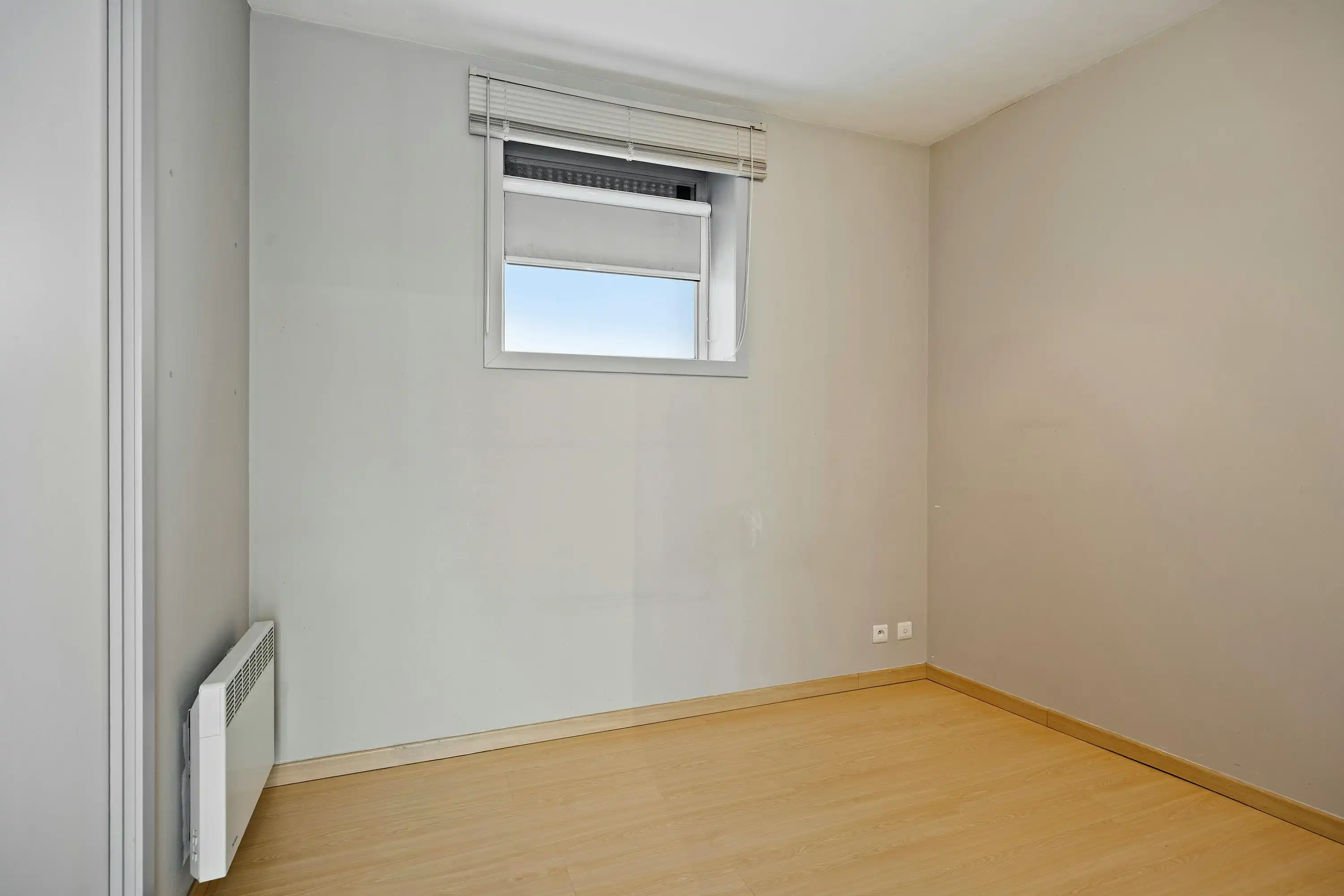Instapklaar gelijkvloers appartement met gemeenschappelijke tuin en fietsenberging in hartje Kapellen! foto 10