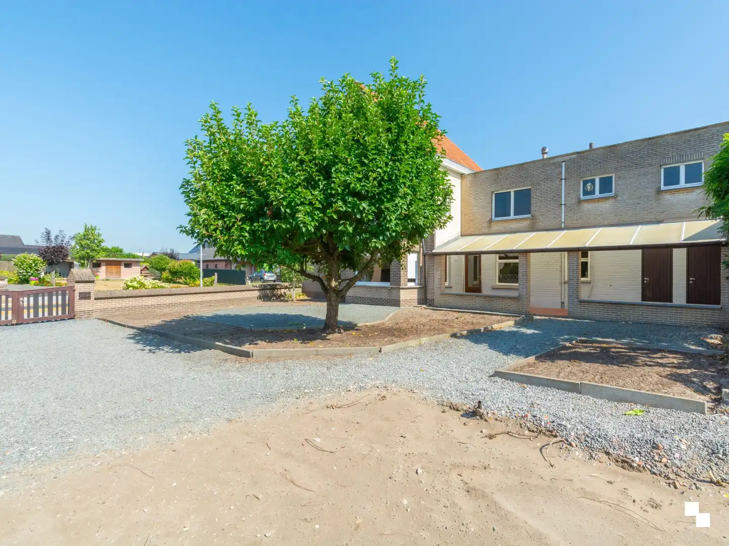 Ruime, te renoveren woning in het mooie Asper foto 20