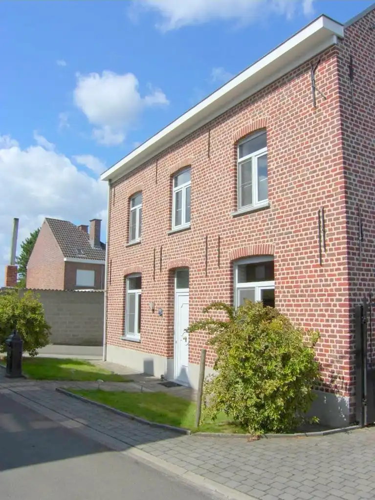 OPEN BEBOUWING IN DOODLOPENDE STRAAT MET 30 ZONNEPANELEN! foto 21