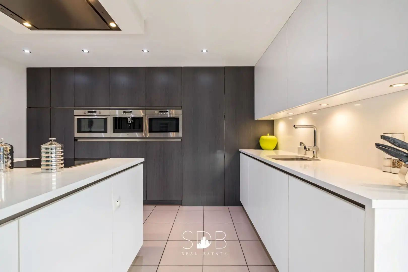 Prachtige ruime villa met gezinstuin + appartement op 2.135m² foto 9