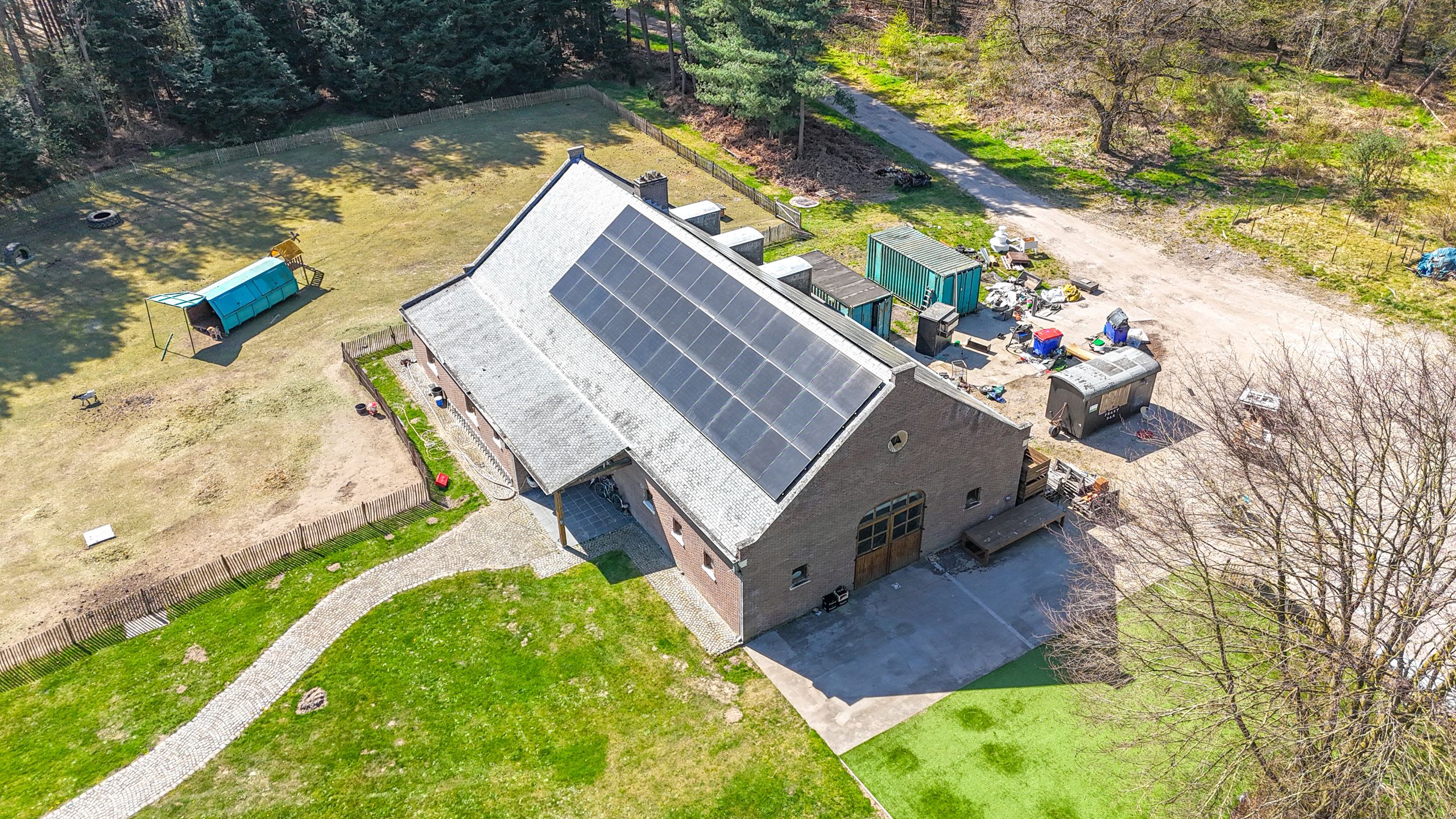 Unieke villa met bijgebouw, op ruim perceel van ca. 8.5 HA! foto 9