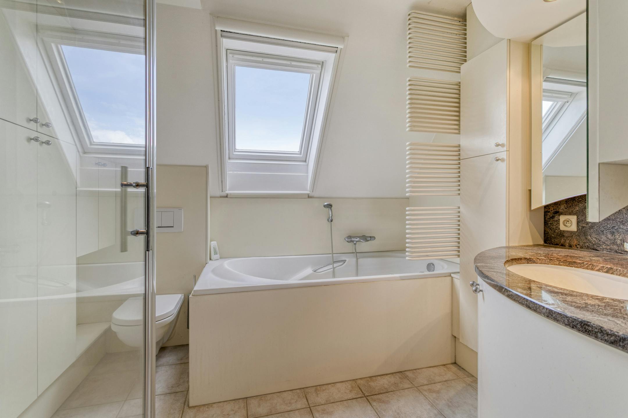 Praktijkruimte met woonst te koop in Beveren-Leie foto 15