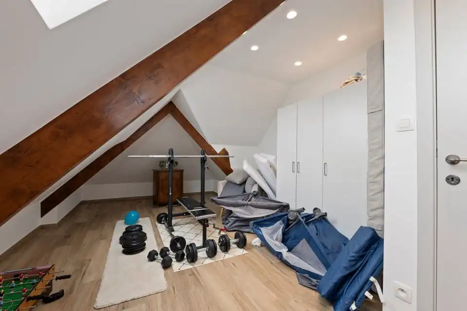 RUIME, GERENOVEERDE OPEN BEBOUWING MET 6 SLKS EN KNAPPE TUIN IN ALKEN foto 28