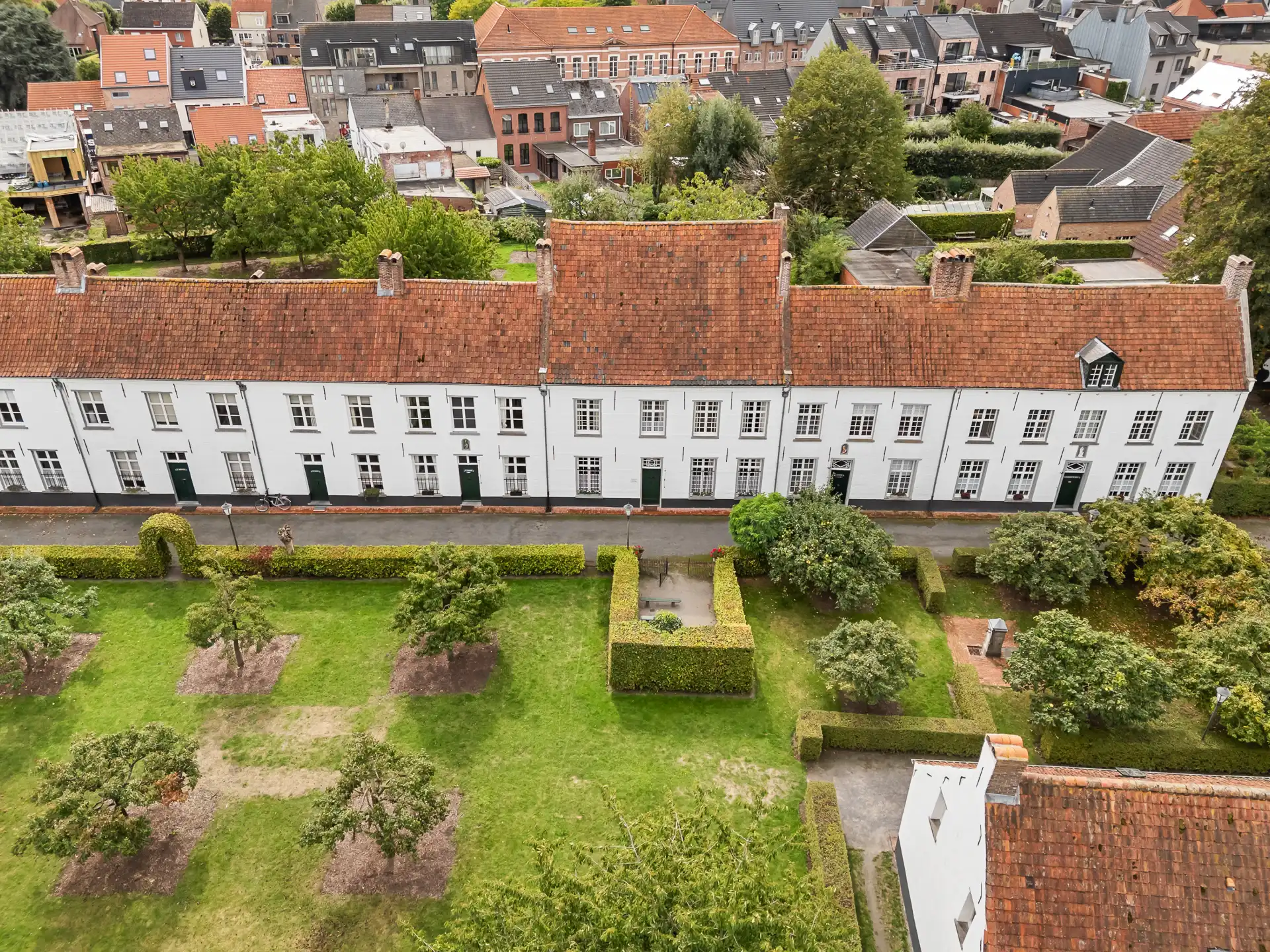 Historische herenhuis in het Begijnhof van Hoogstraten foto 53