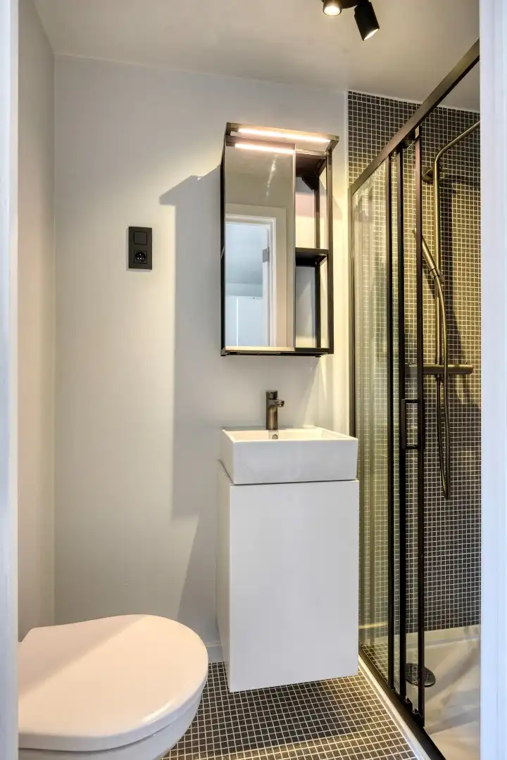 Volledig gerenoveerde en gemeubelde studentenkamers met privé-sanitair.  foto 8