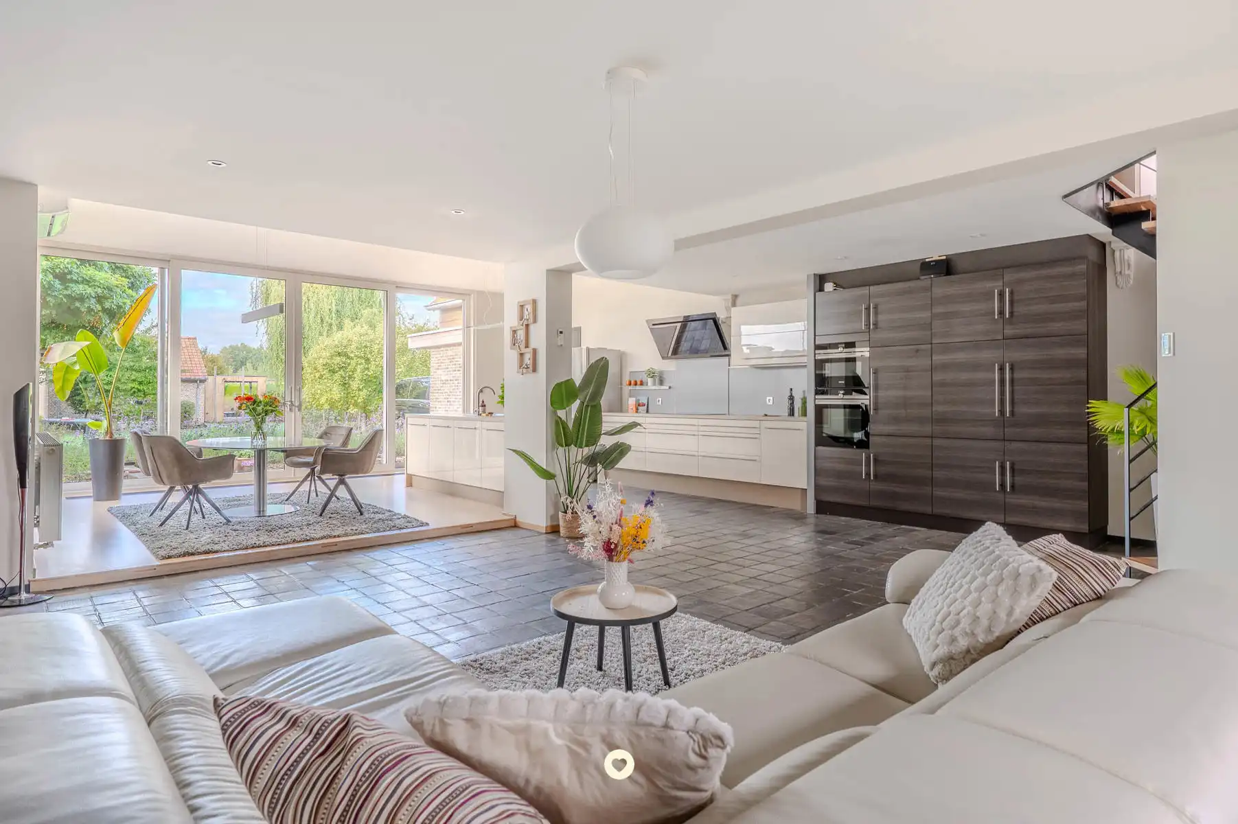 Karaktervolle hoeve met zwembad, bijgebouw op 1.300 m² grond foto 2