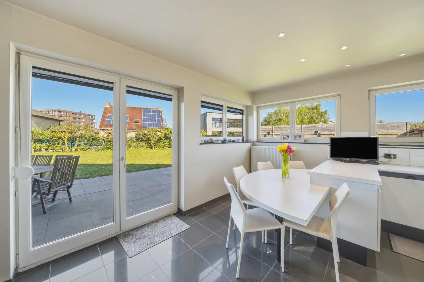 Ruime alleenstaande woning nabij zee en strand! foto 11