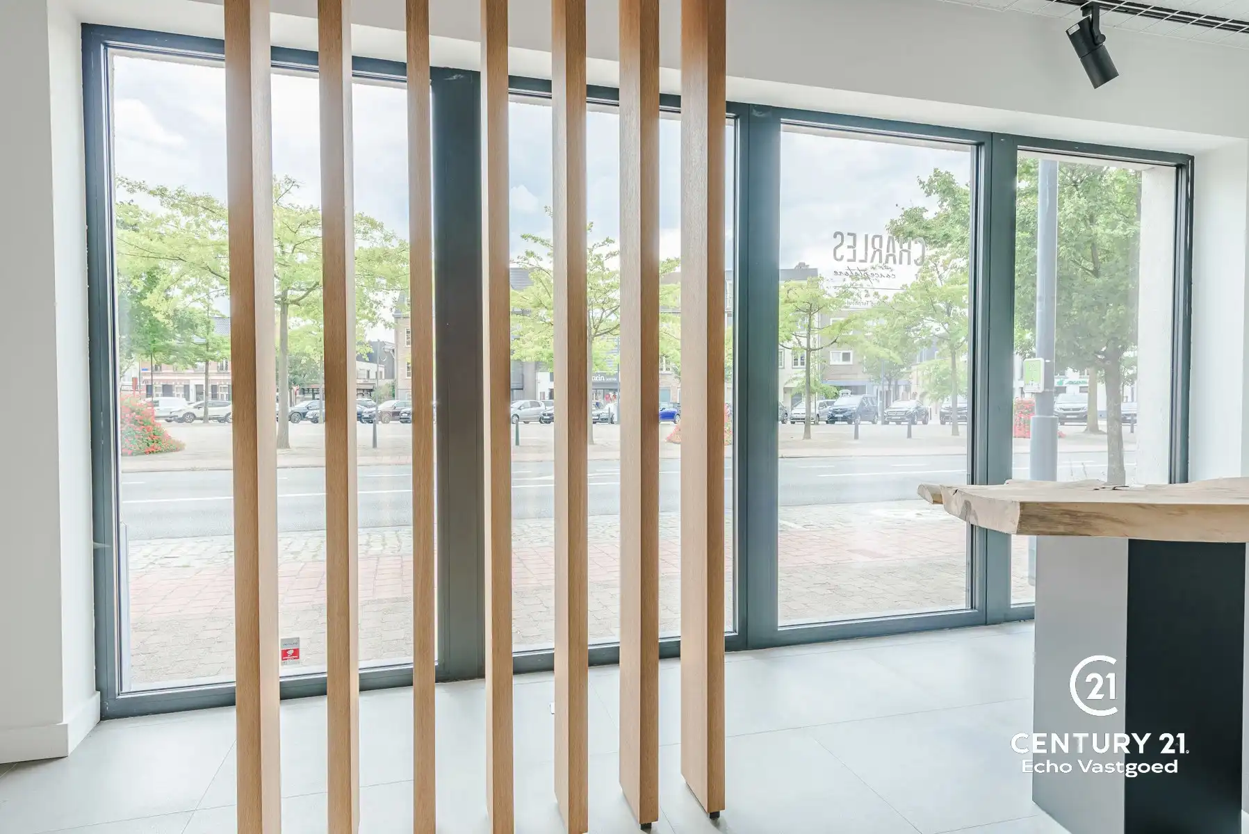 Instapklare handelsruimte in hartje Oud-Turnhout foto 2