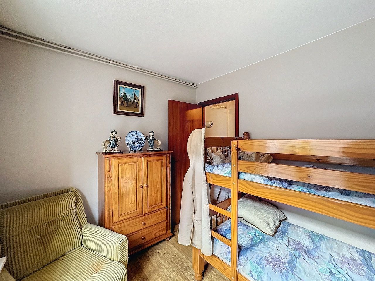 Bijzonder ruim gelijkvloers appartement met mooie tuin in het centrum van Heist foto 13