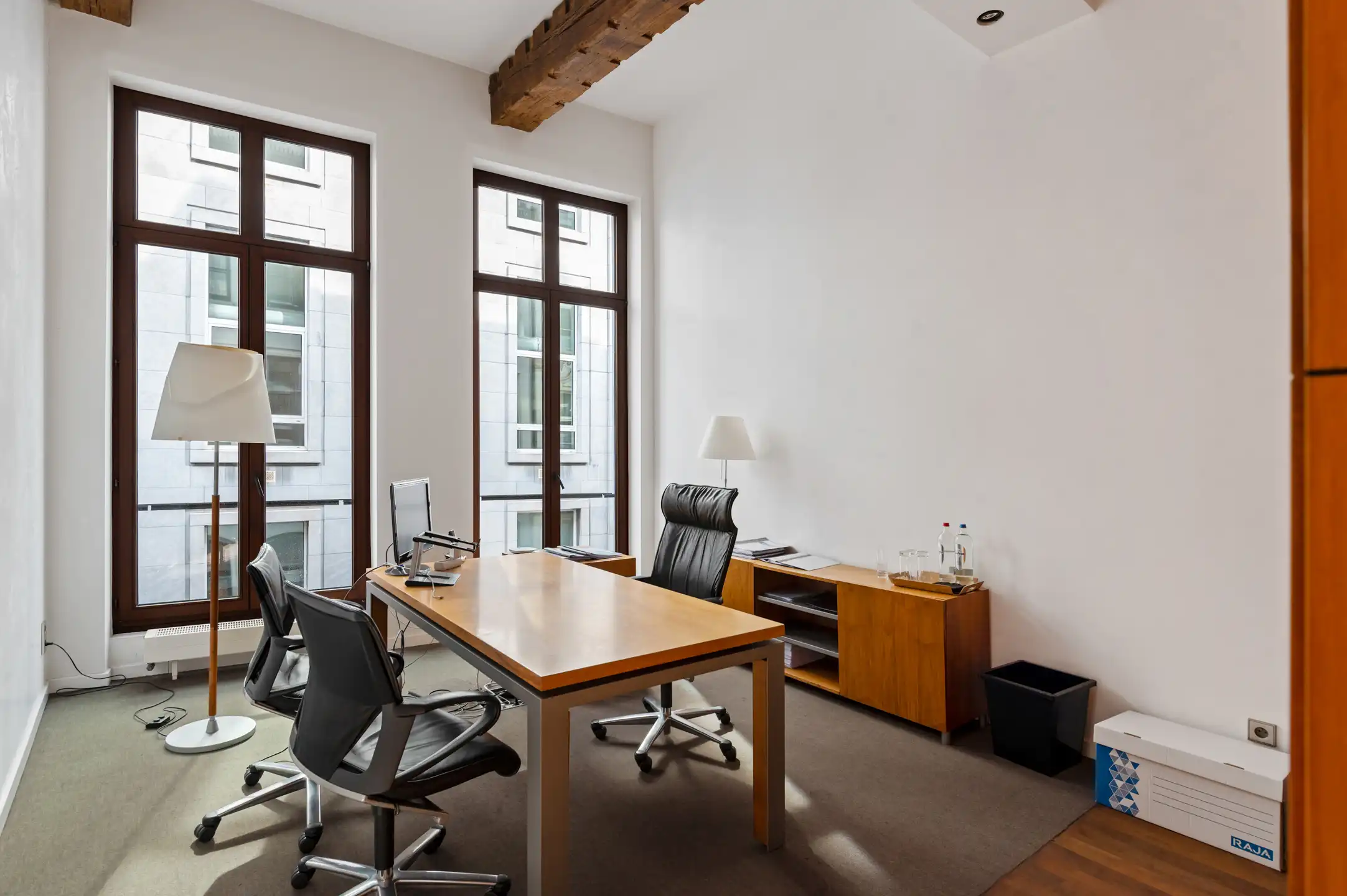 Instapklaar kantoorgebouw in het centrum van Antwerpen!  foto 7