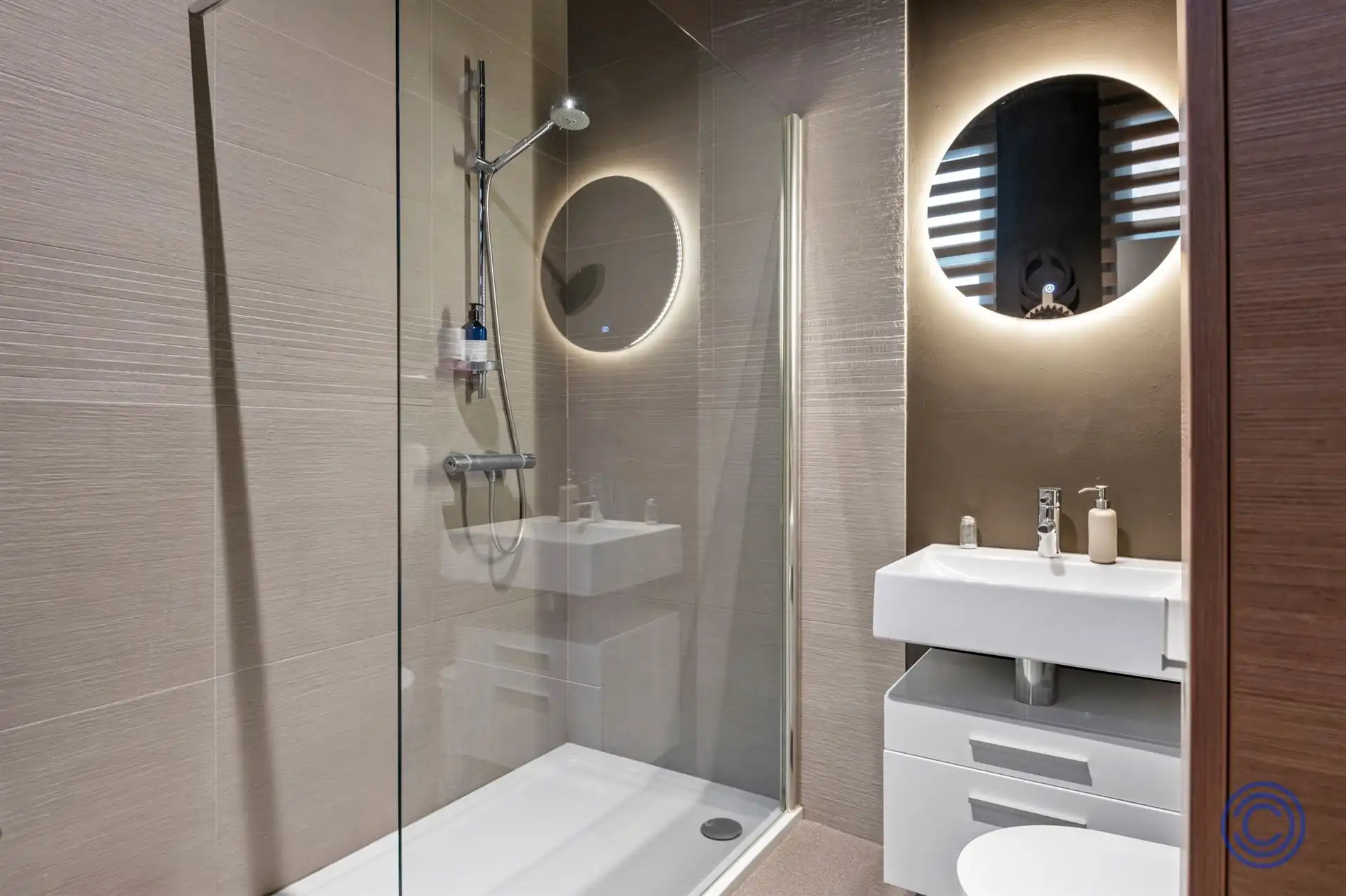 Hoogwaardig afgewerkt appartement in UNIEK gebouw! foto 11