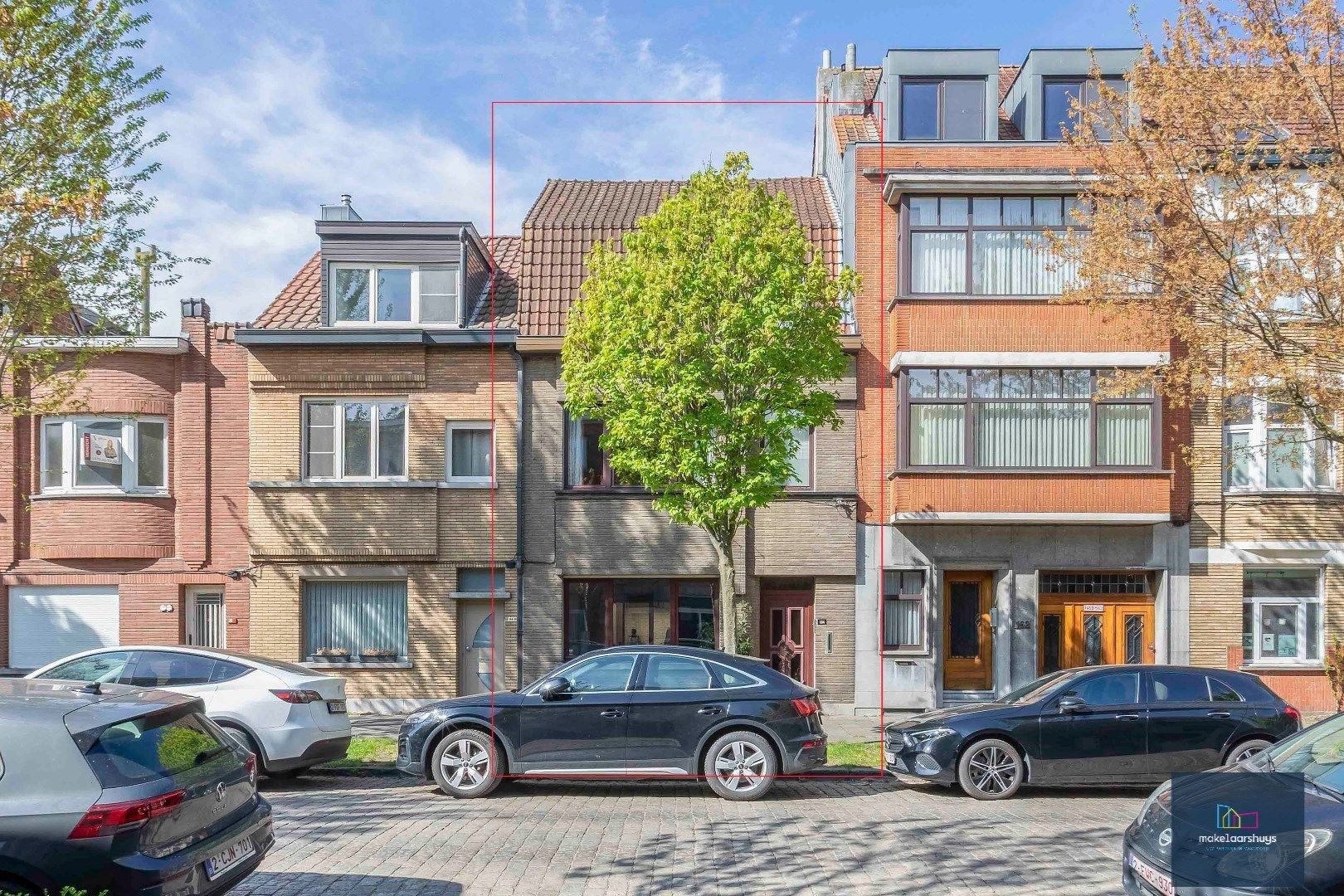 Hoofdfoto van de publicatie: Ruime woning met tuin en dubbele garage in Gent 
