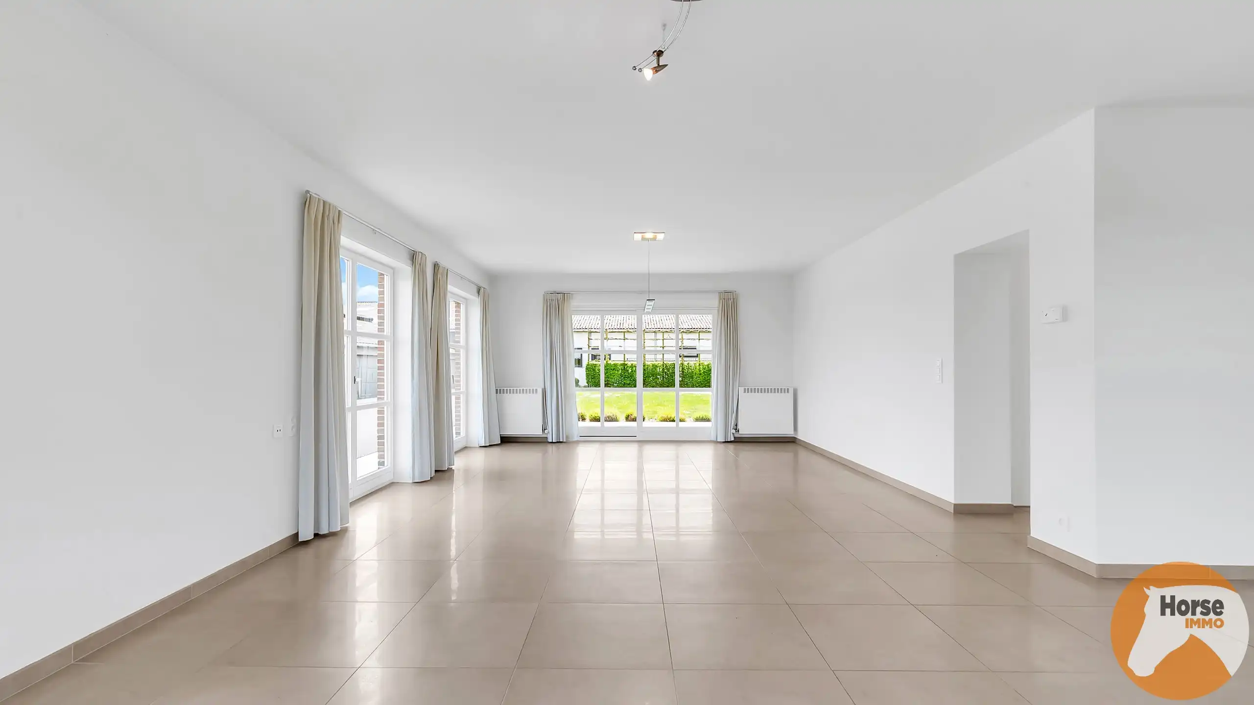 MEISE  – Landelijke woning met 3 loodsen op prachtig perceel foto 10