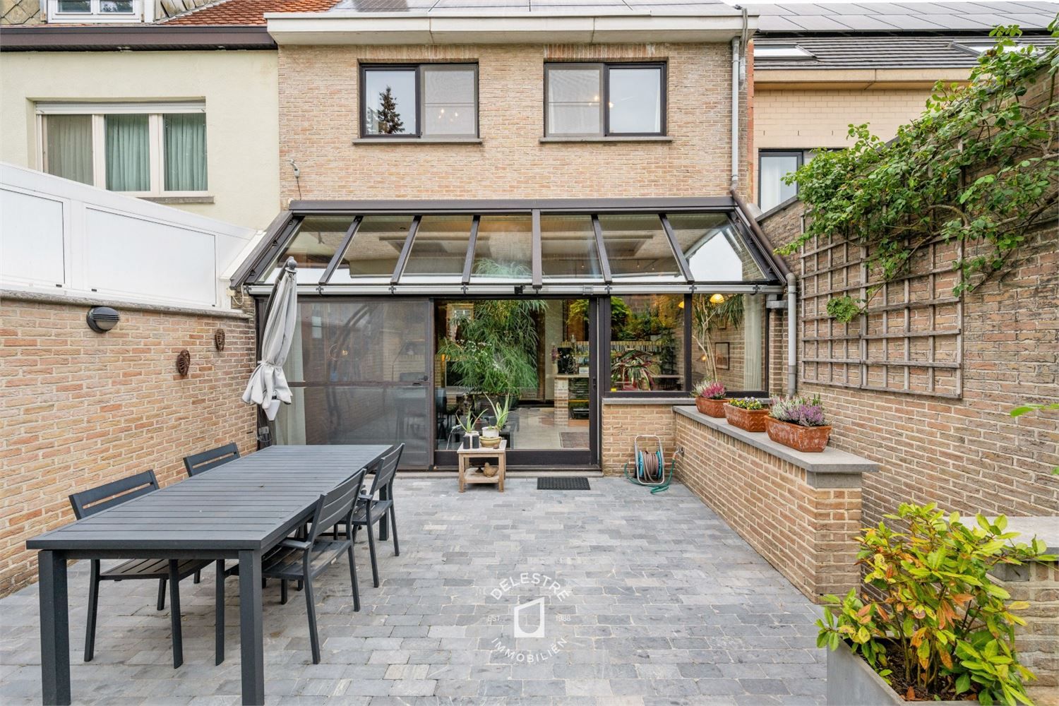 INSTAPKLARE GEZINSWONING MET GARAGE IN RUSTIGE STRAAT foto 14