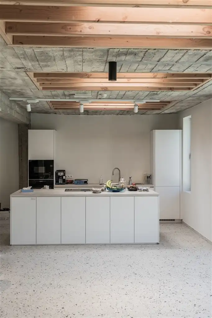 Single tenant gerenoveerd kantoorgebouw van 890m² foto 8