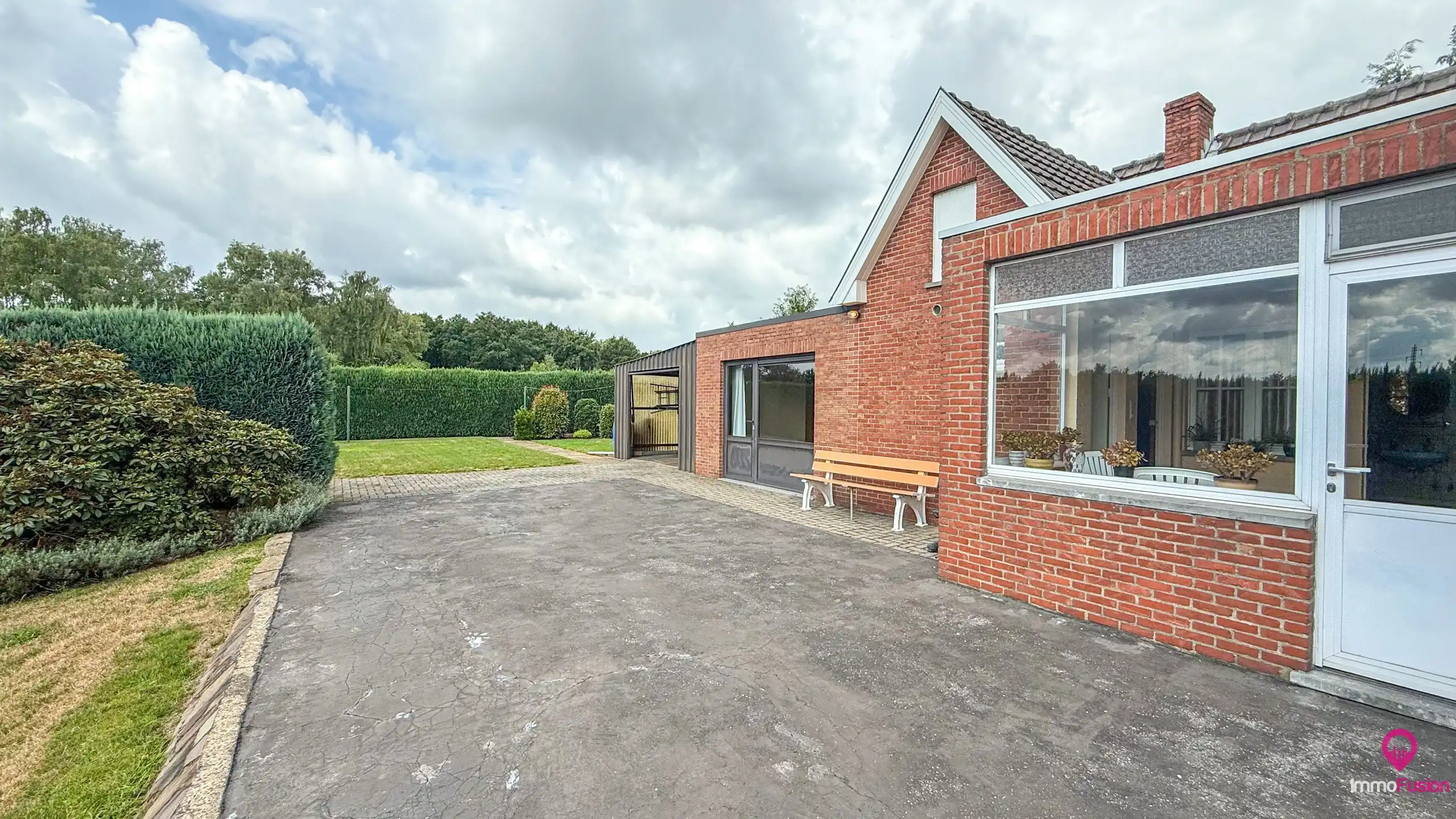 Rustig gelegen woning met dubbele garage, kelder en privacy! foto 30