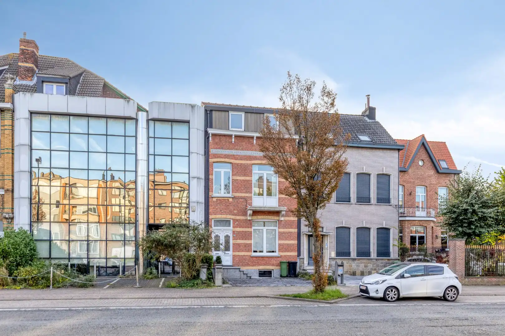 Karaktervolle herenwoning uit 1871 met 4 slaapkamers en prachtige stadstuin foto {{pictureIndex}}