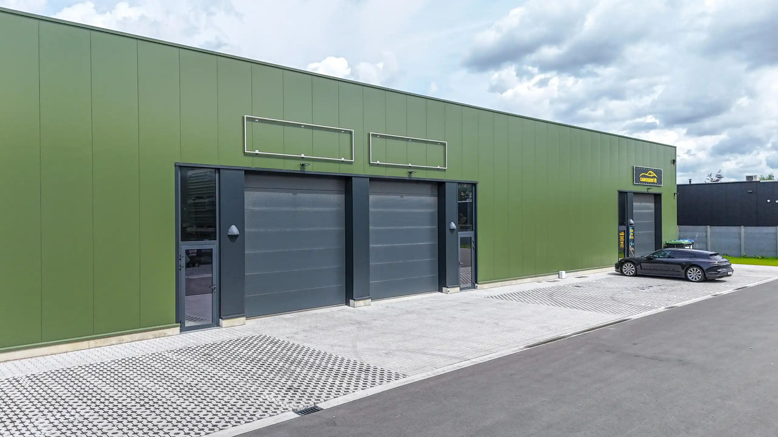 Nieuwbouw KMO-unit van 216 m² op topligging in Beringen! foto {{pictureIndex}}