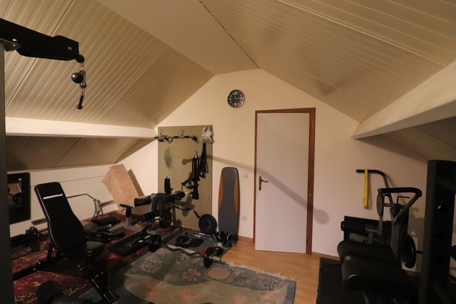 Een weekendverblijf met verdieping en met terras en tuin foto 12