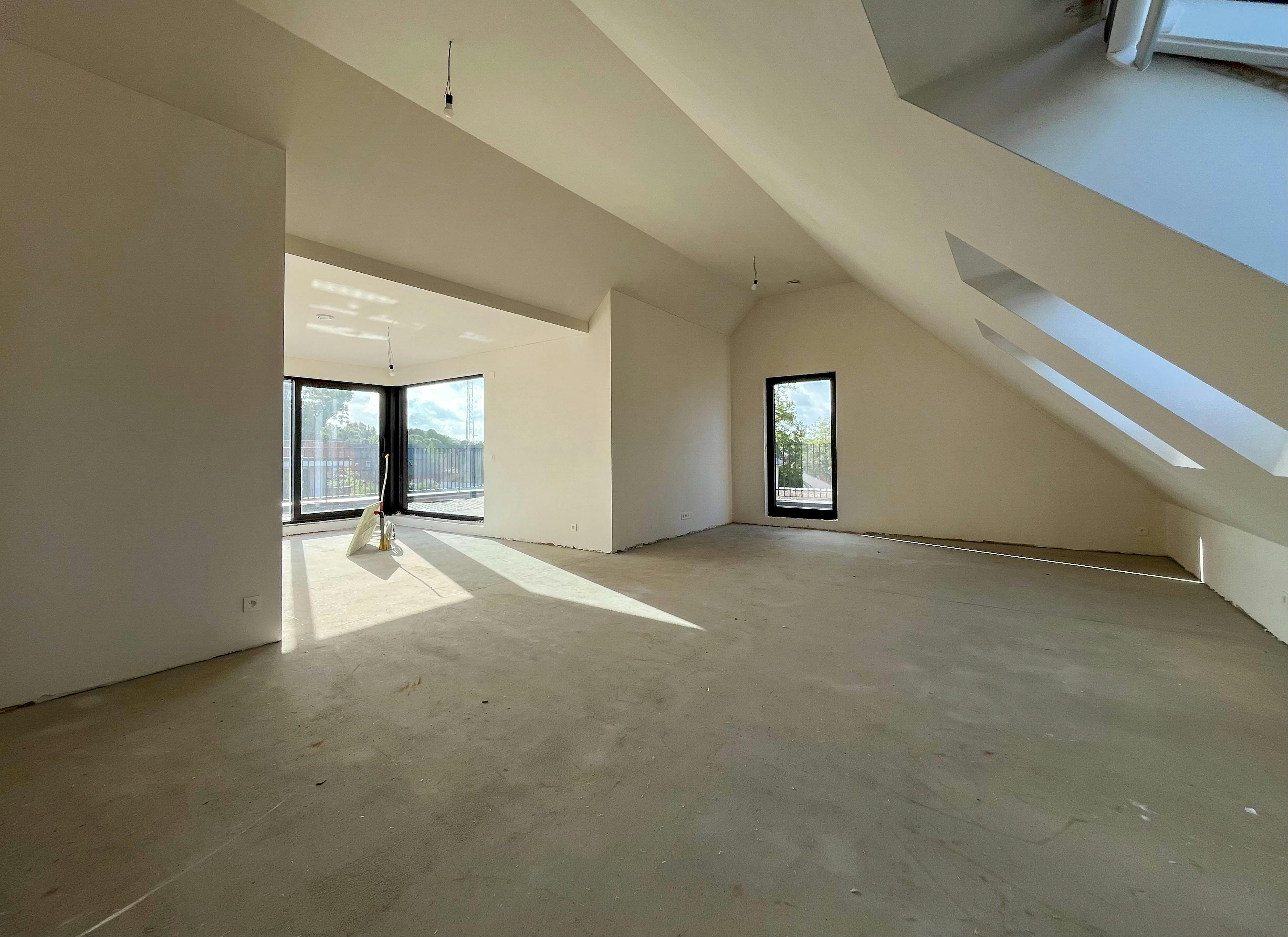 Riant penthouse te koop in het hartje van Hoogstraten  foto 2