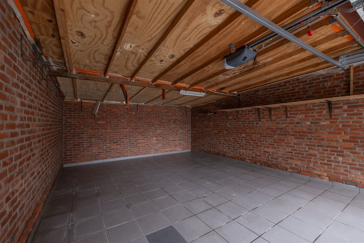 Temidden van agrarisch gebied, grenzend aan bos foto 29