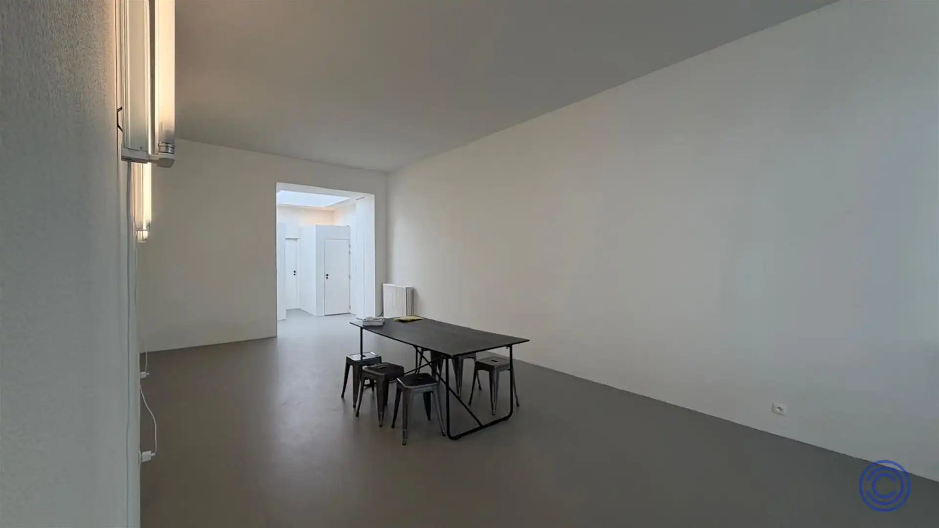 Stijlvolle commerciële ruimte met vitrine – ca. 65 m², uitbreidbaar met 20 m² op de Paardenmarkt. foto 3