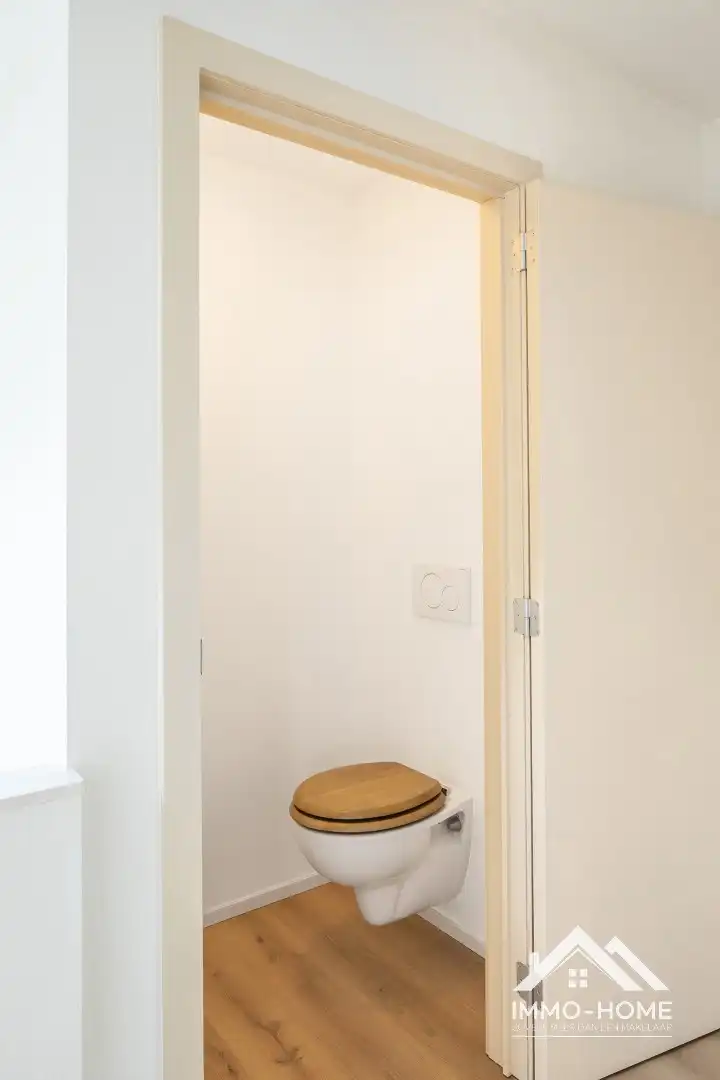 Opportuniteit ..reeds 2 gerenoveerde appartementen en in TOP staat!! foto 23