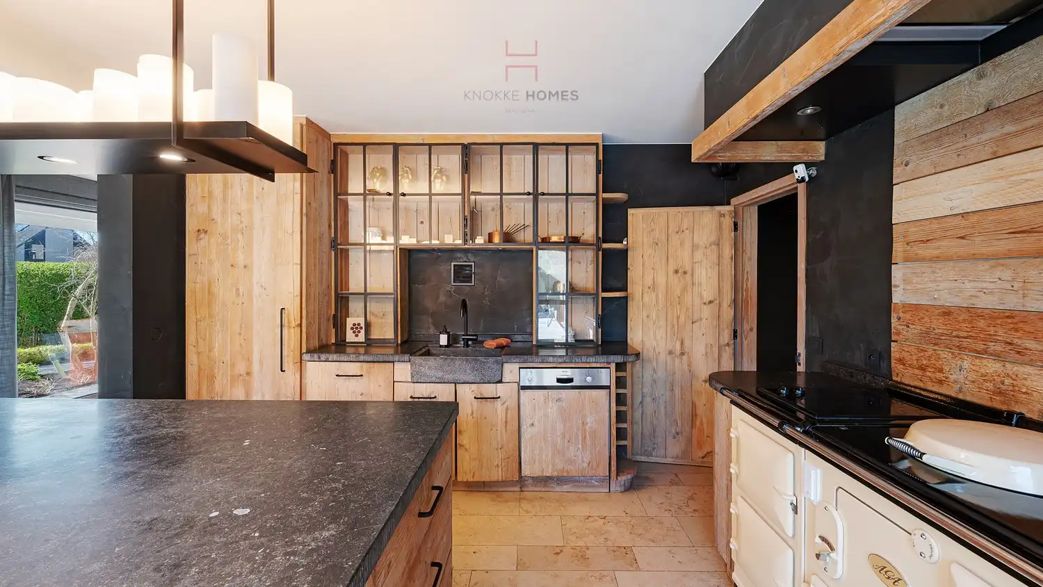 Luxueuze villa met zwembad in een residentiële wijk. foto 9