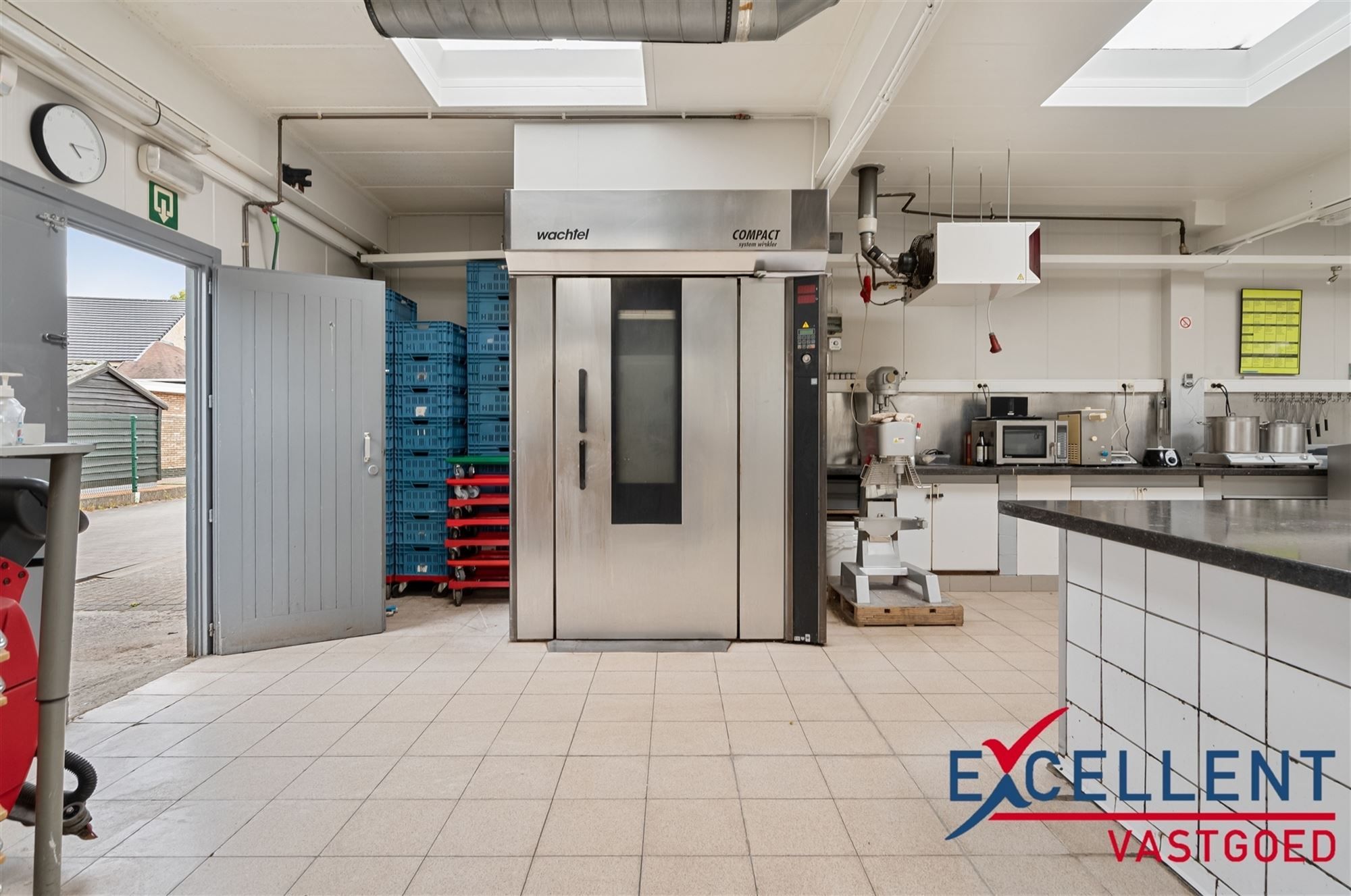 Uniek handelspand met ruime woonst foto 6