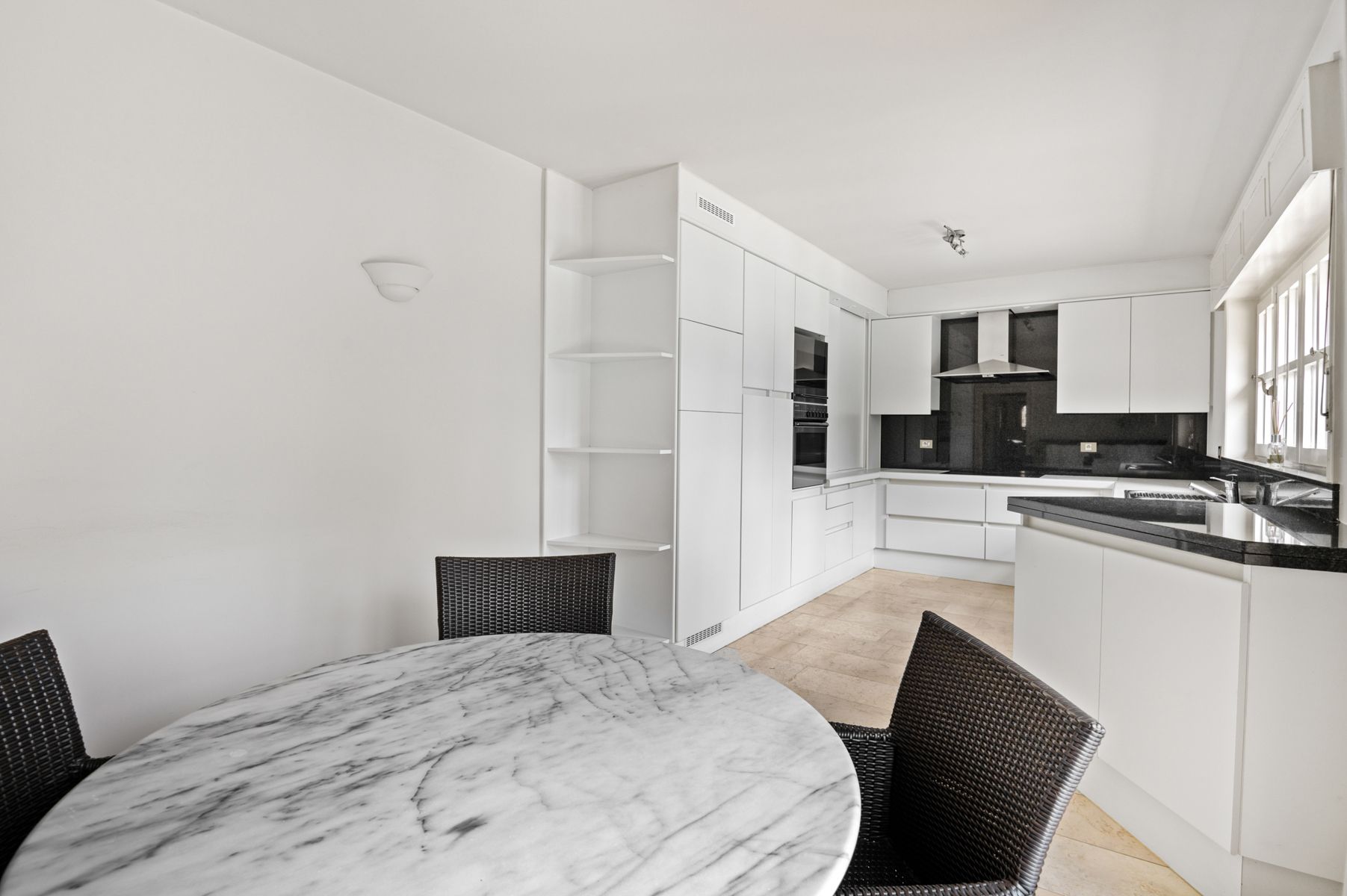 Te renoveren villa met uniek vrij zicht op ca. 2.065m². foto 12