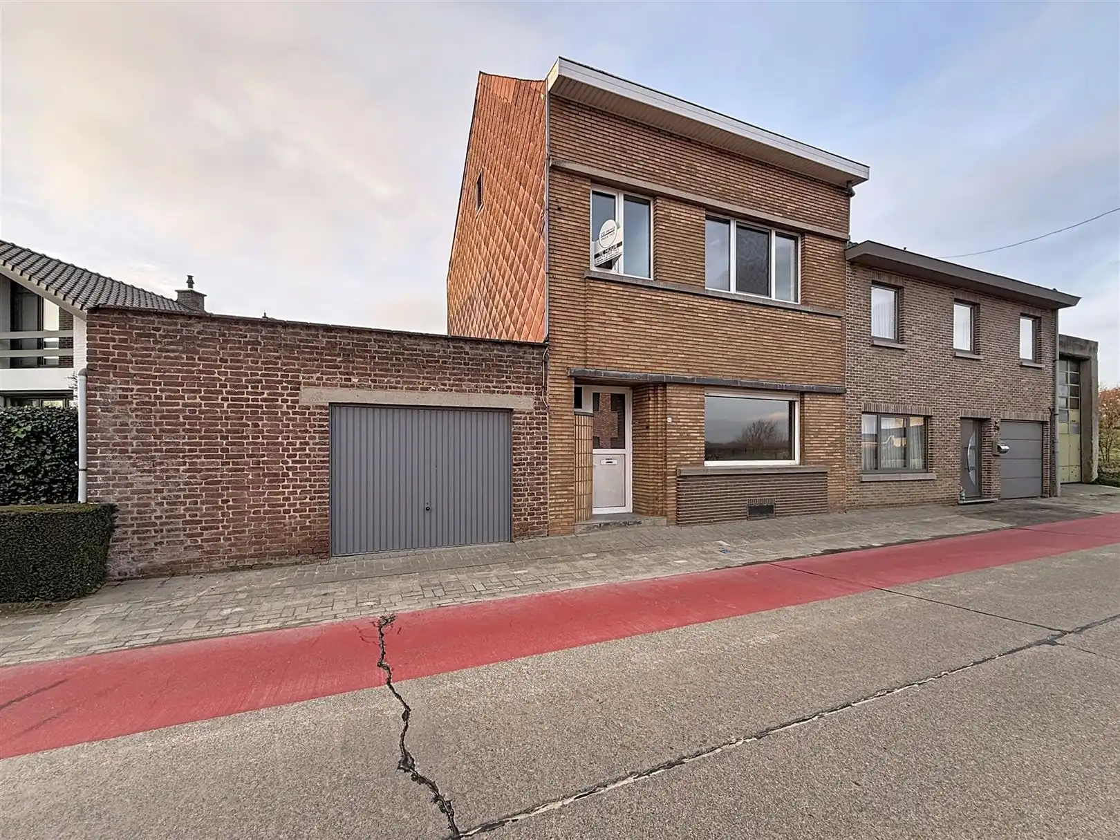 Halfopen bebouwing met 2 slpks, terras, garage foto 33