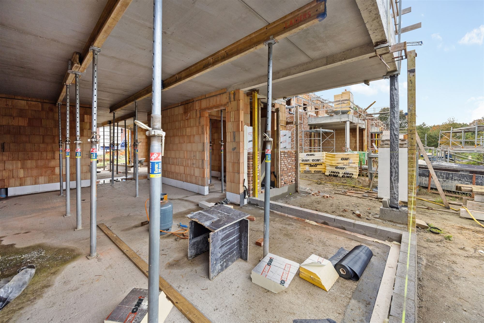 NIEUWBOUWWONING MET 3 SLAAPKAMERS UITERST CENTRAAL DOCH RUSTIG GELEGEN TE ZONHOVEN foto 3