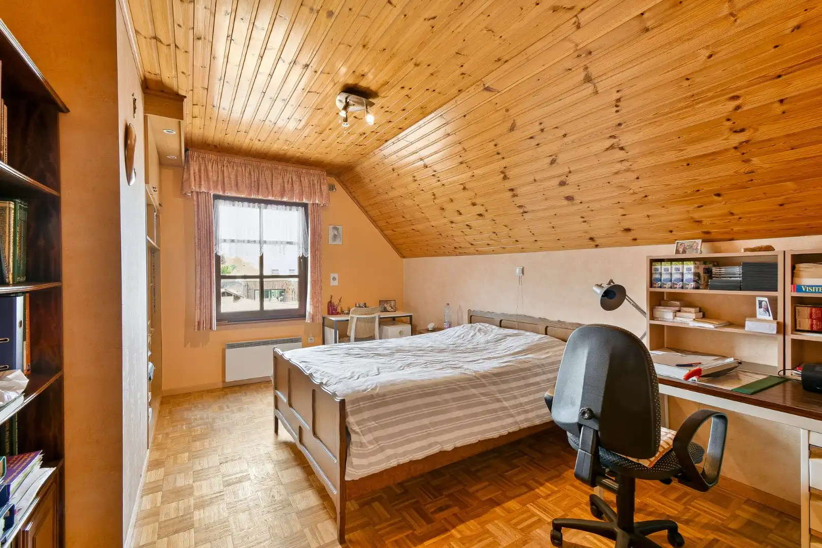 Alleenstaande villa op ruim perceel van 854 m2 in rustige woonwijk te Gistel foto 13