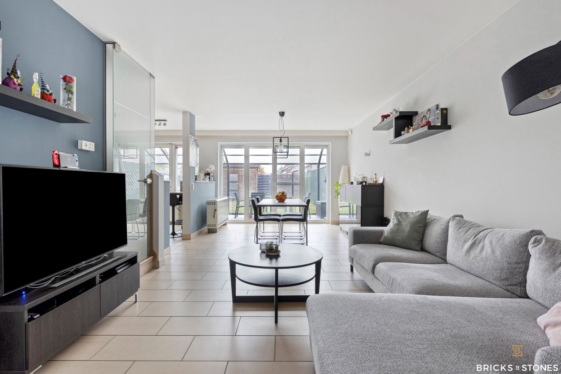 Instapklare woning met 4 slaapkamers, garage en tuin foto 2