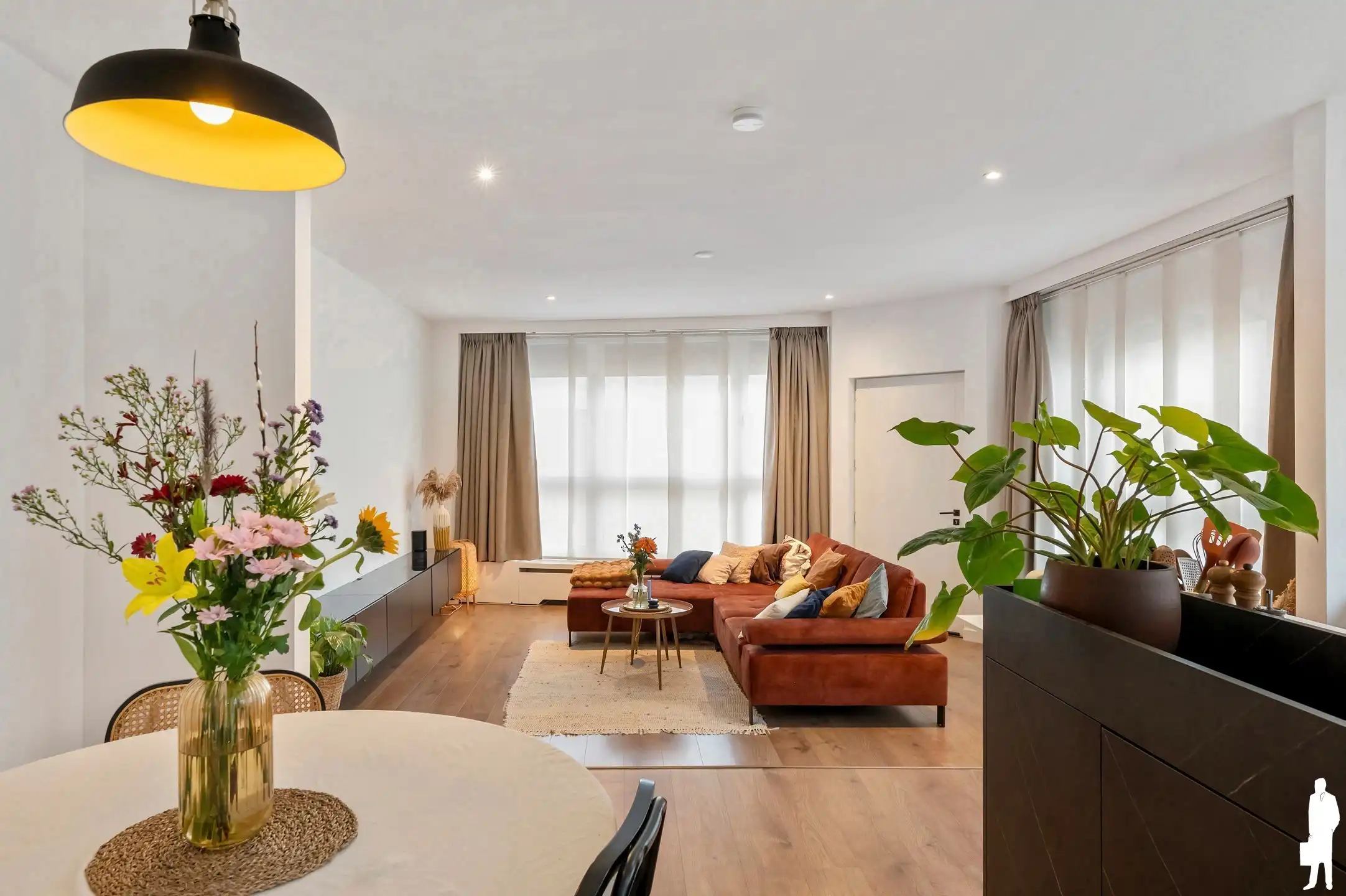 Instapklaar ruim gelijkvloers appartement in hartje Zurenborg foto {{pictureIndex}}