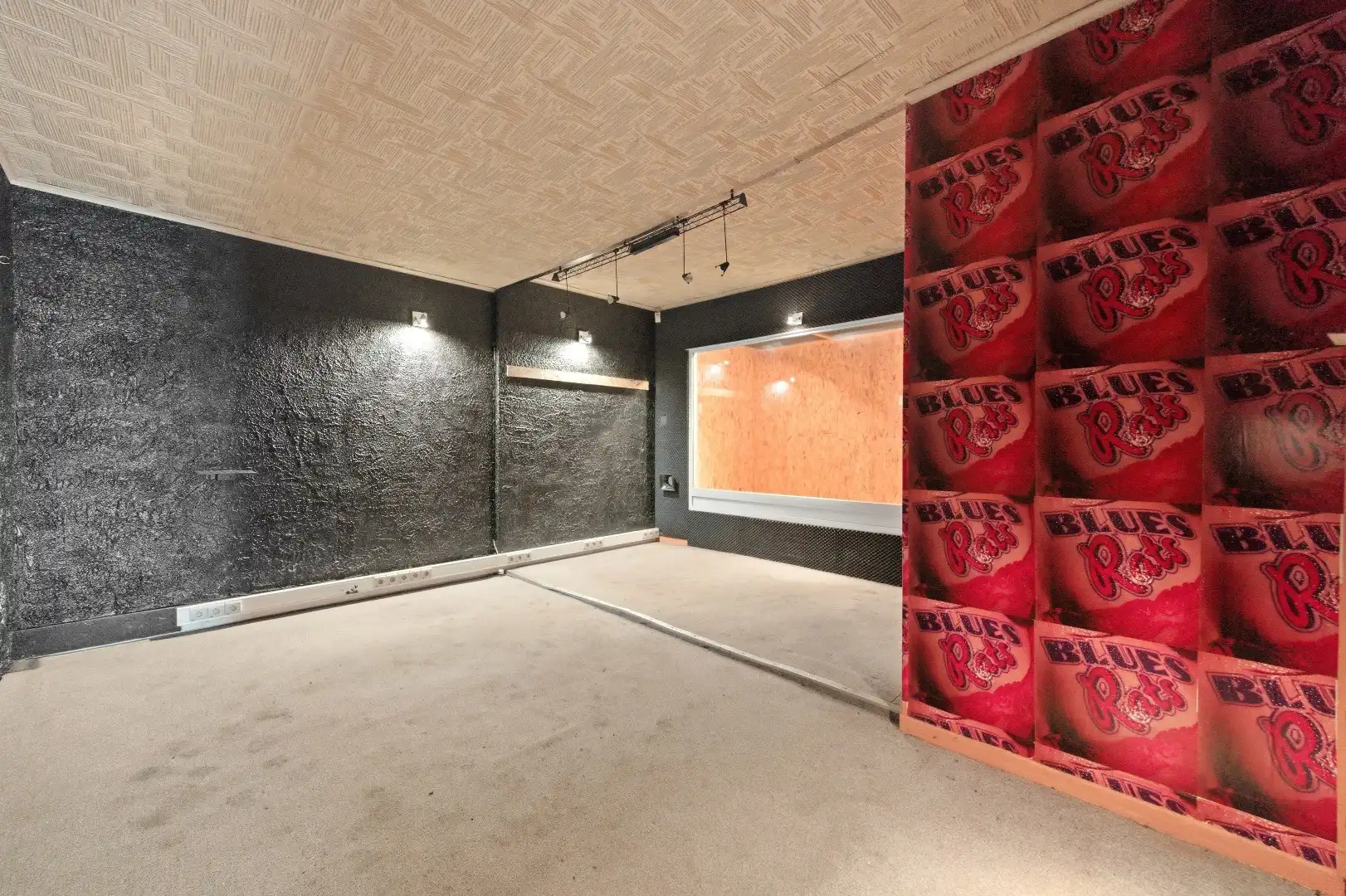 Op te frissen open bebouwing met veel ruimte en potentieel foto 20