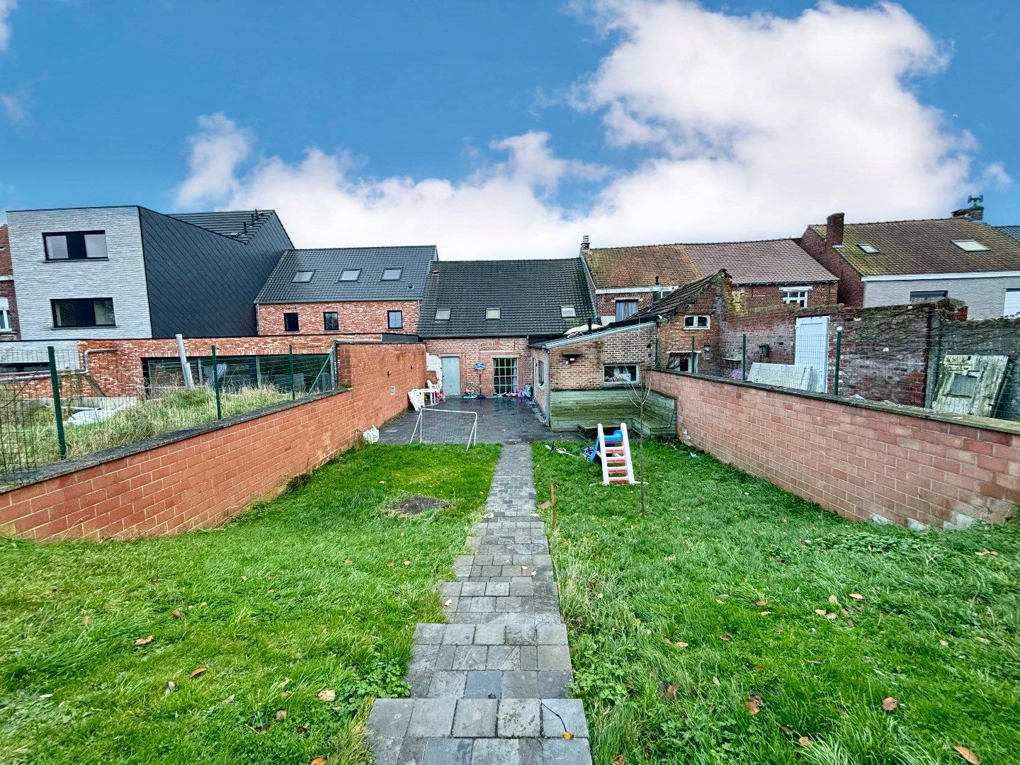 OPBRENGSTEIGENDOM BESTAANDE UIT 2 APPARTEMENTEN MET BRUTO-RENDEMENT VAN 5,4%!! foto 2