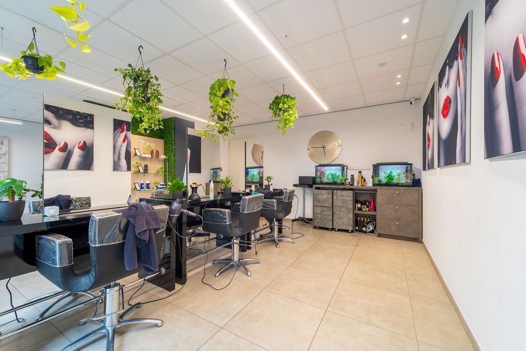 UITSTEKENDE OPBRENGSTENEIGENDOM - MODERNE COMMERCIËLE HANDELSRUIMTE MET BERGING OP TOPLOCATIE NABIJ HASSELT CENTRUM VANAF 295.000 EURO foto 2