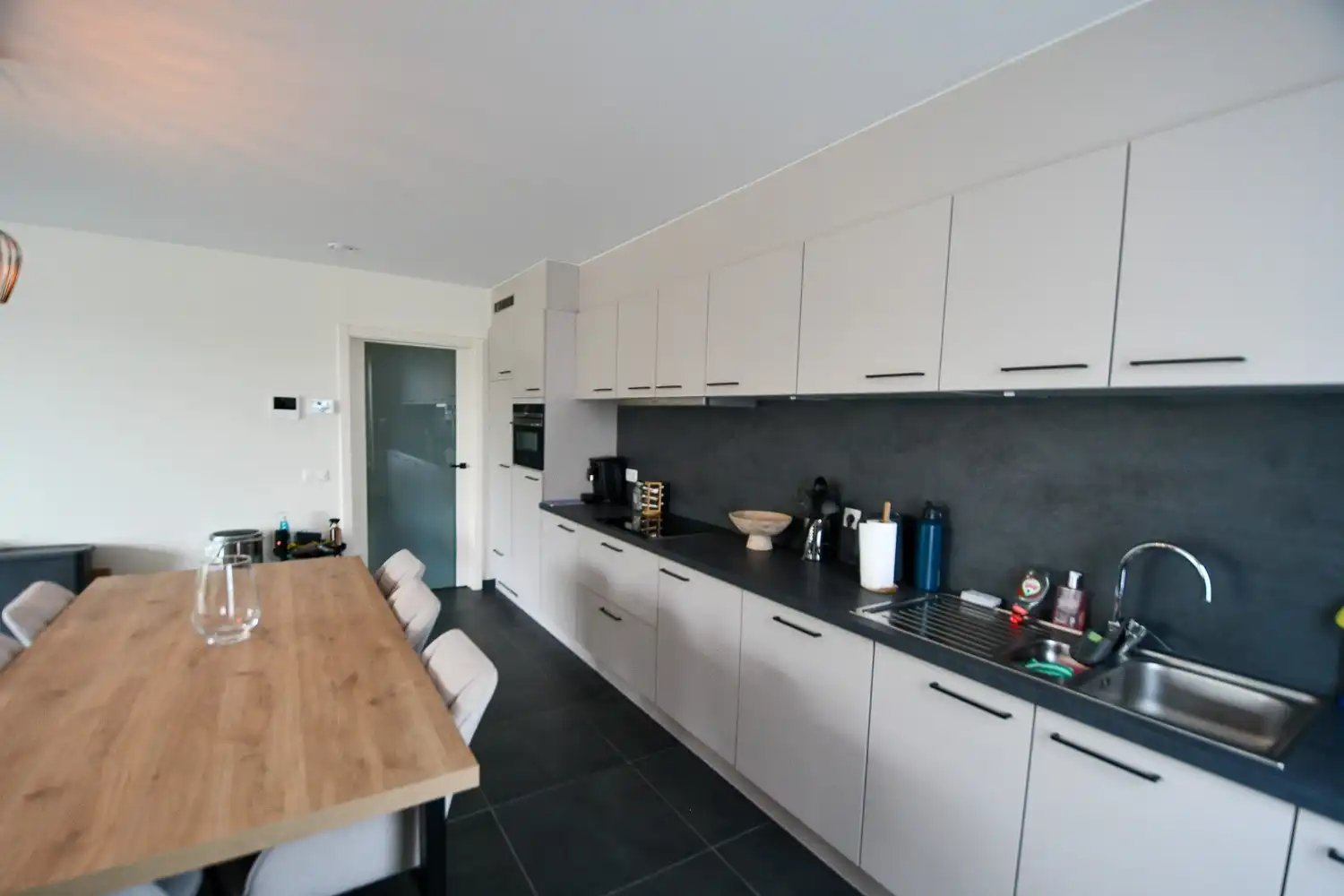 Prachtig hoekappartement met weids uitzicht en 2 ruime slaapkamers! foto 3