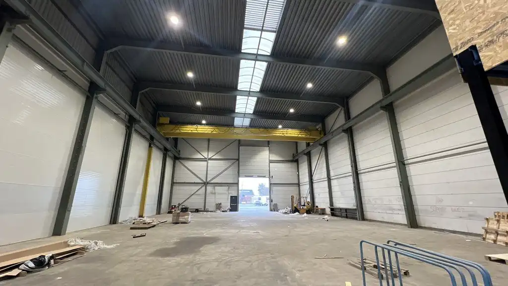 Loods met kantoor te huur in Europark-Noord te Sint-Niklaas foto 12