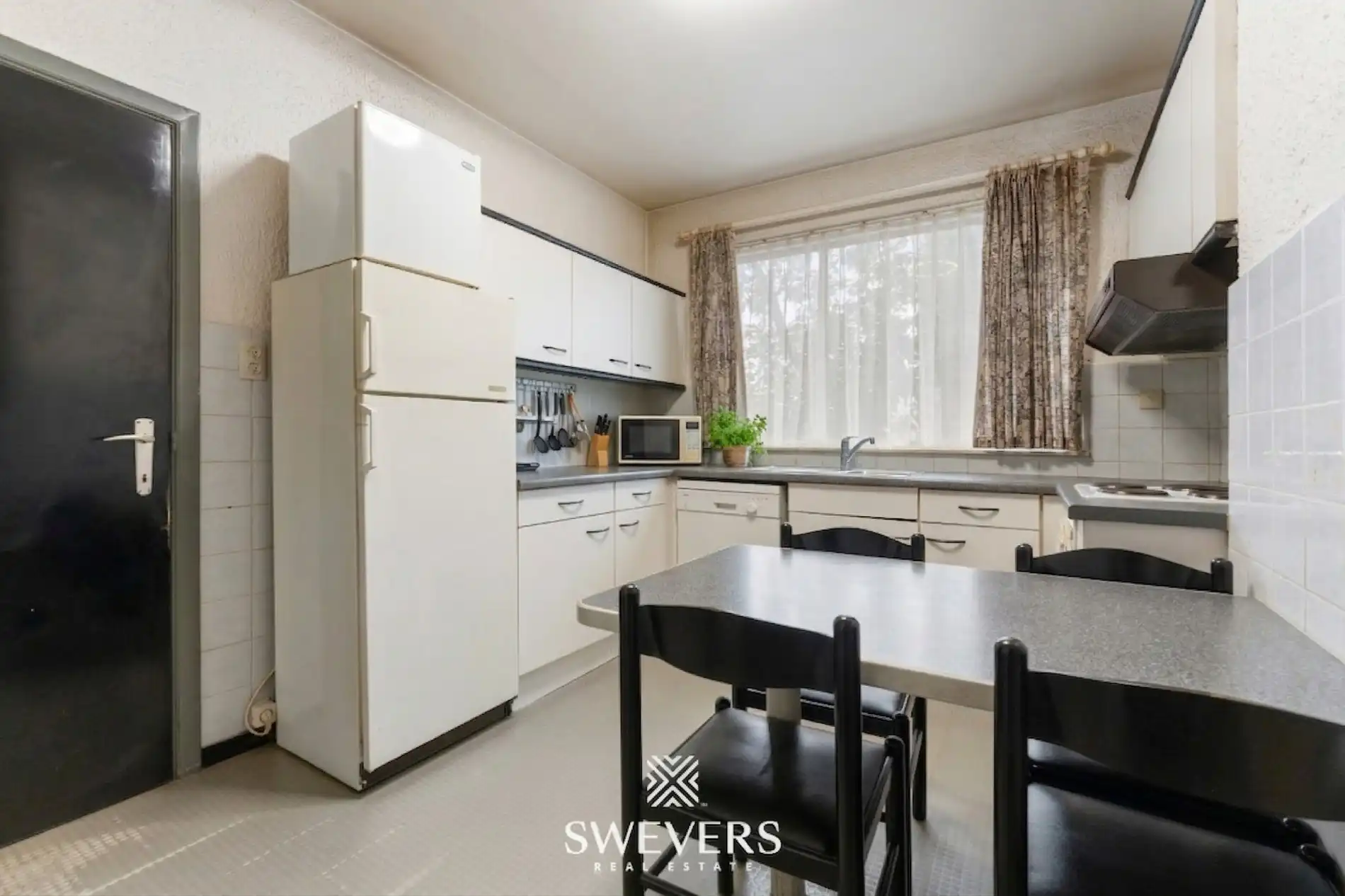 Ruime halfopen bebouwing met 4 slaapkamers en veel renovatiepotentieel op topligging in Hasselt foto 11