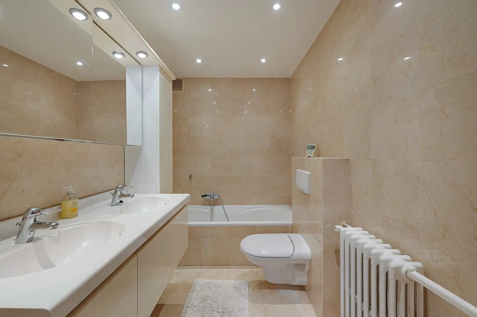 Appartement met frontaal zeezicht en een gevelbreedte van circa 6 meter, gelegen op een absolute toplocatie in het Zoute. foto 16