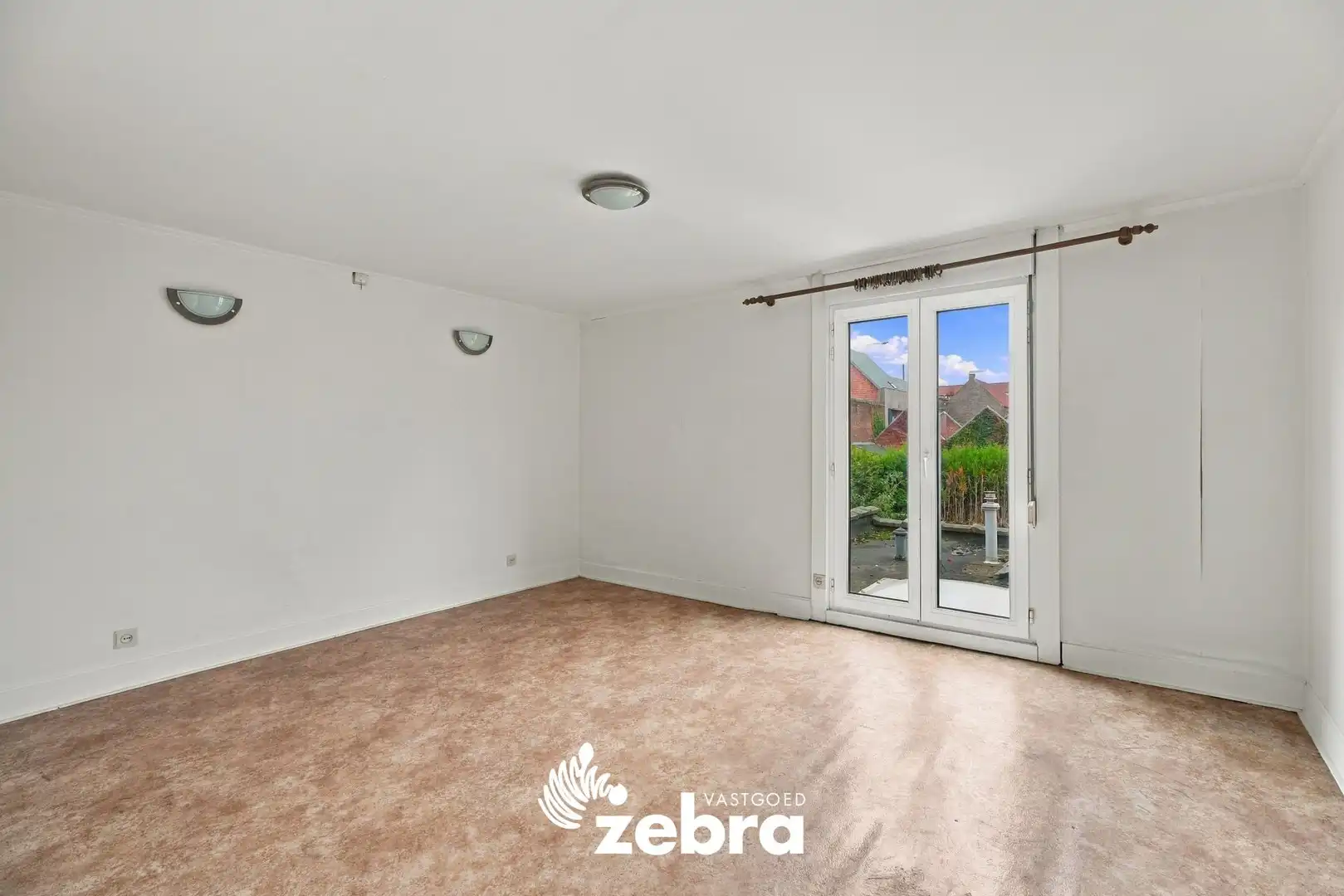 Te renoveren woning met uitweg te Roeselare! foto 12