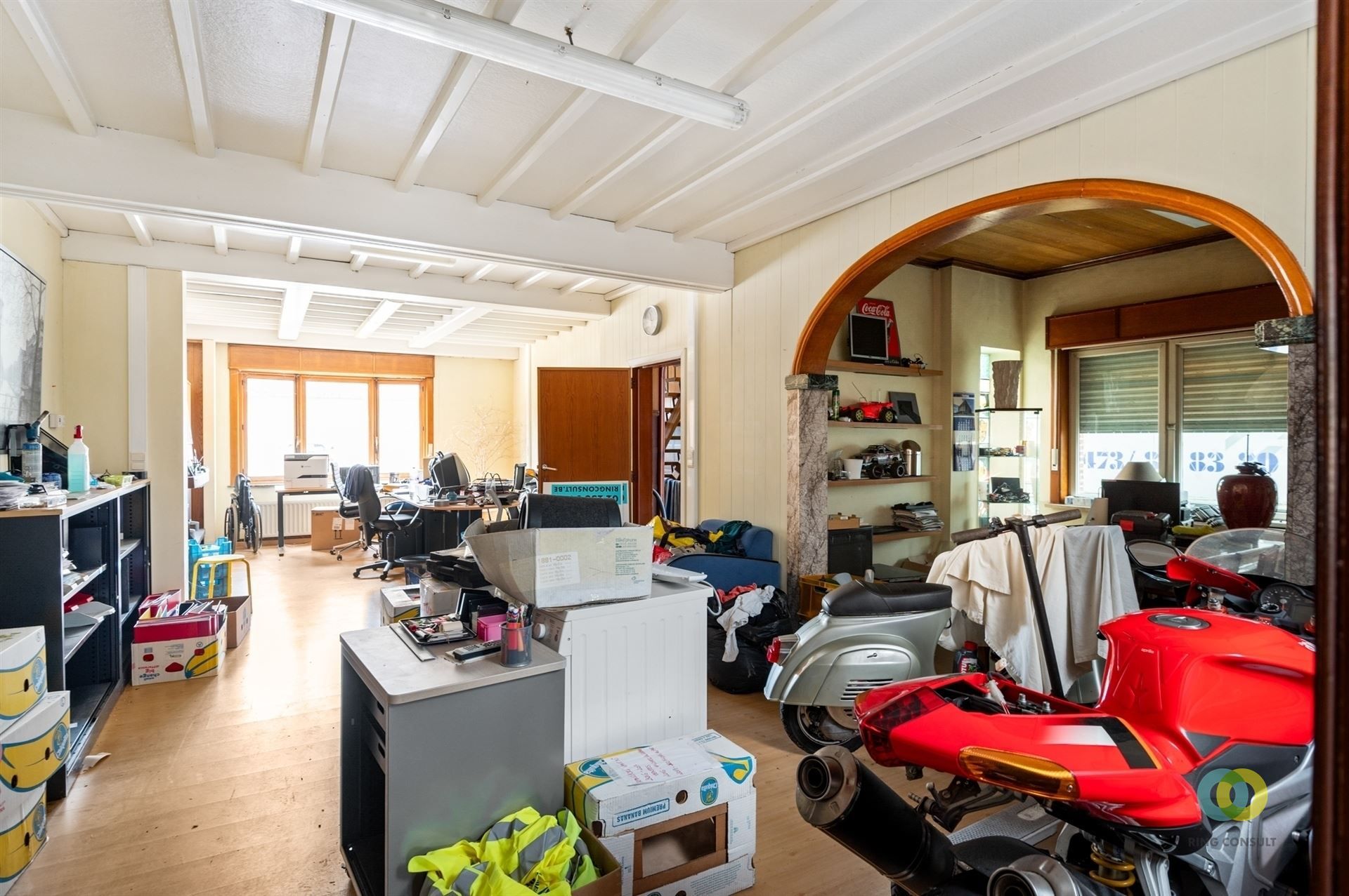 Bedrijfspand met loods, kantoor en woning foto 12