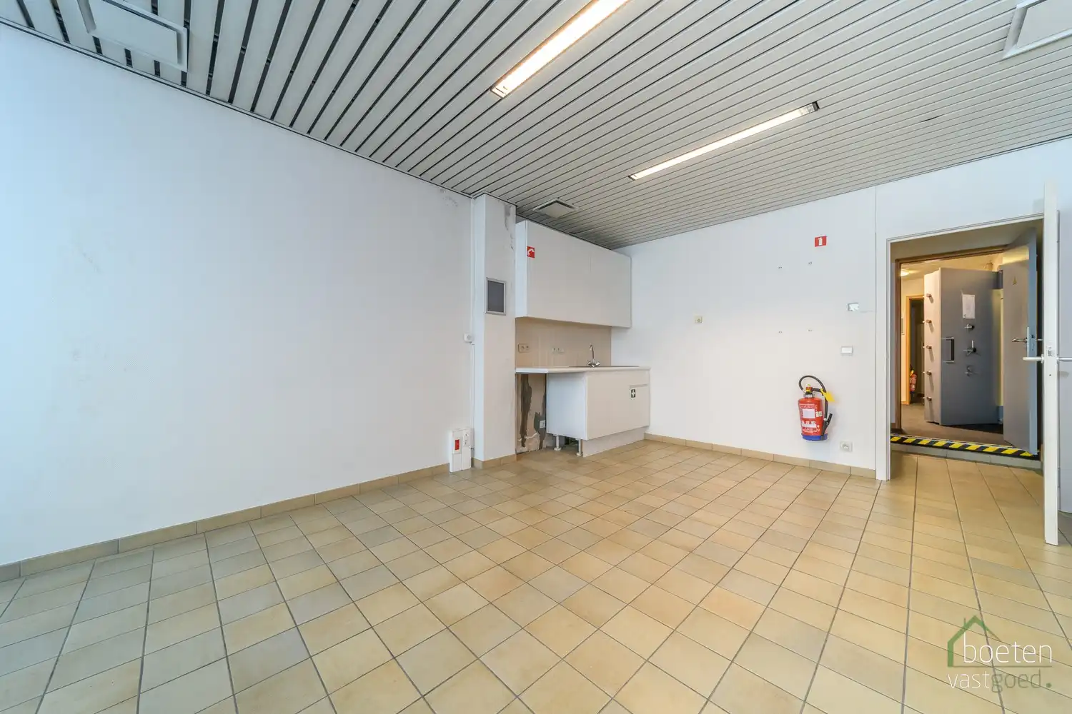 Veurne: Imposant multifunctioneel gebouw op toplocatie op de historische Grote Markt van Veurne foto 11