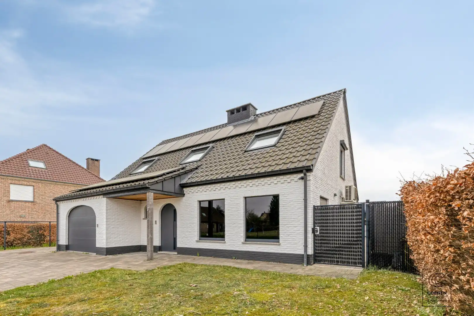 Gerenoveerde woning met 4 à 5 slpk's op een gunstige ligging te Oelegem! foto 2