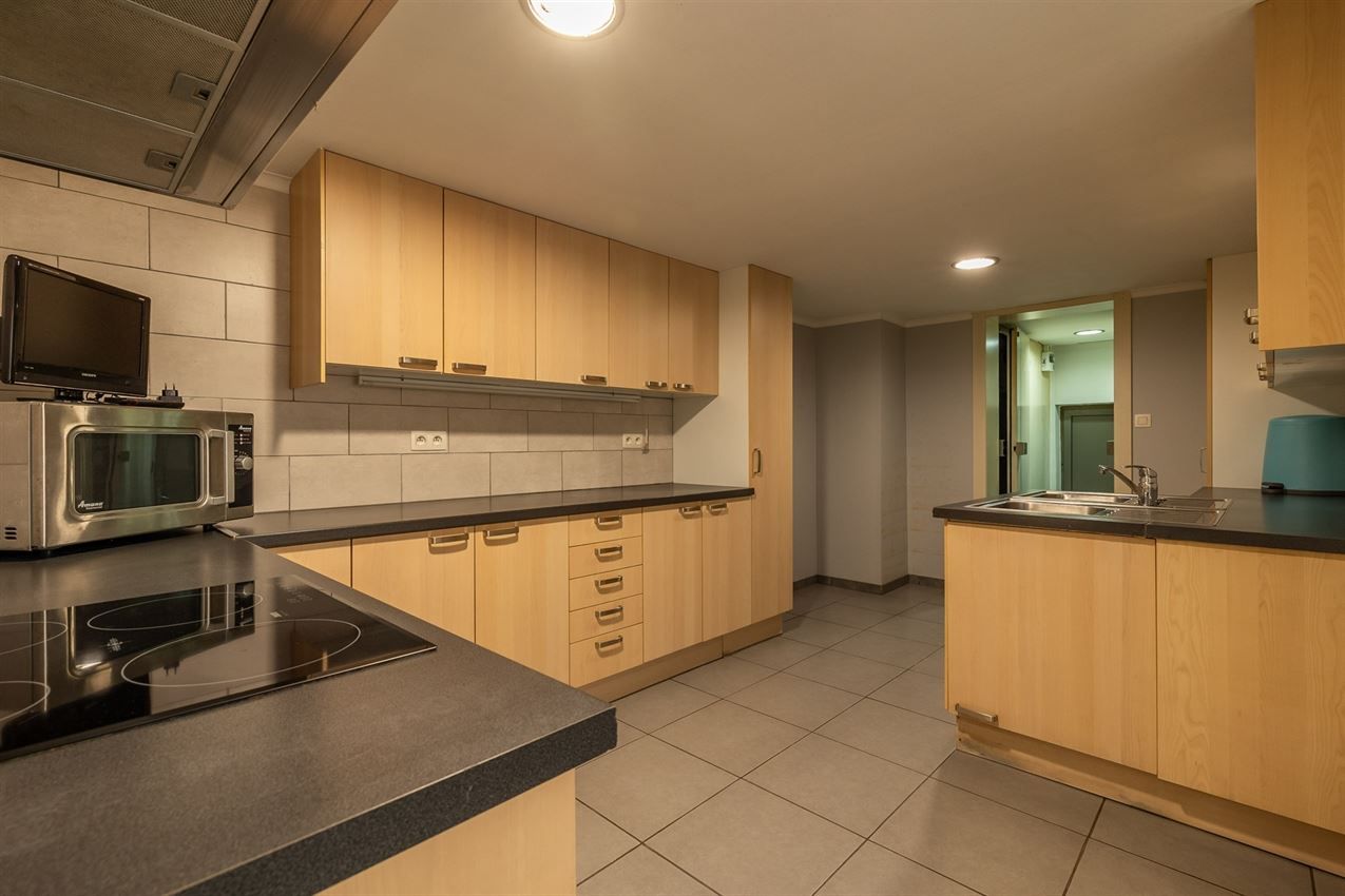 Handelswoonst met volledig uitgeruste frituur en appartement foto 13