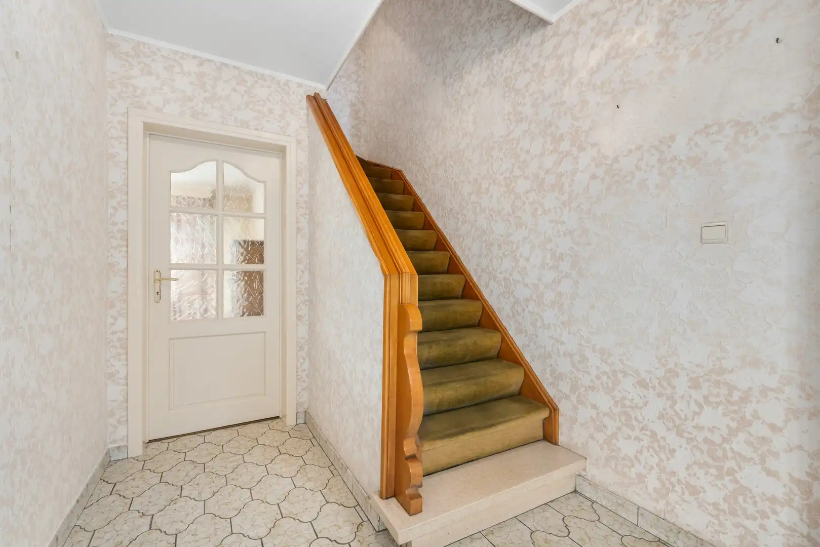 Zeer ruime kloeke woning met grote tuin! foto 12