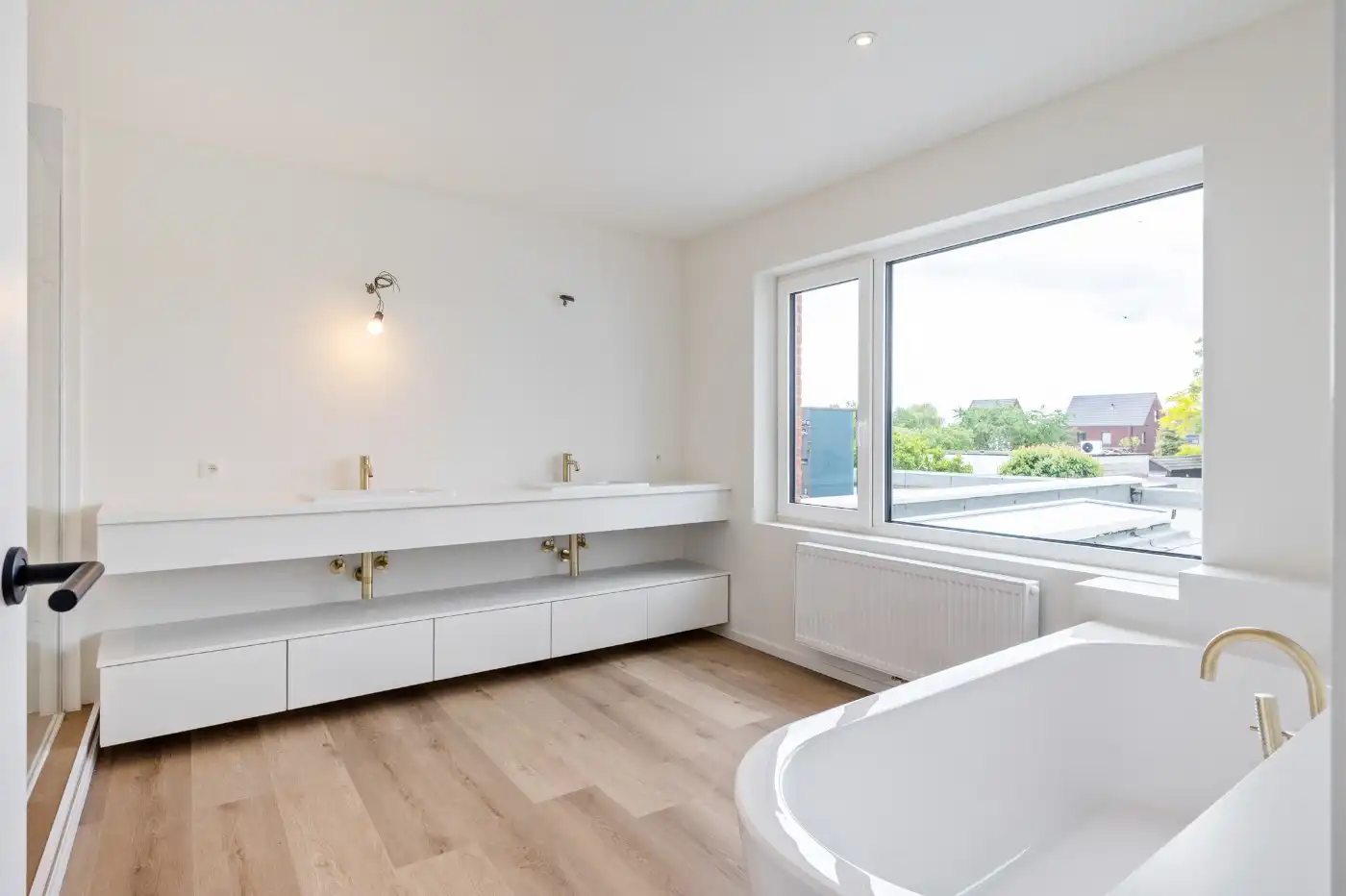 Volledig gerenoveerde, instapklare woning met 3 slpk. en grote tuin foto 16