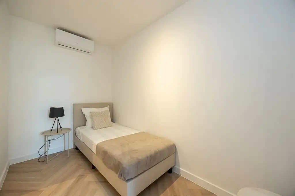 Gerenoveerd appartement met 2 slaapkamers foto 10